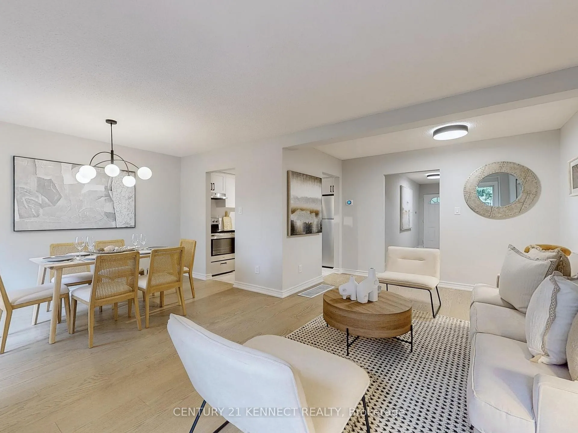 Photo 4 of Unit 8, 105 Carlton Road, Markham, Unionville — HOMEH