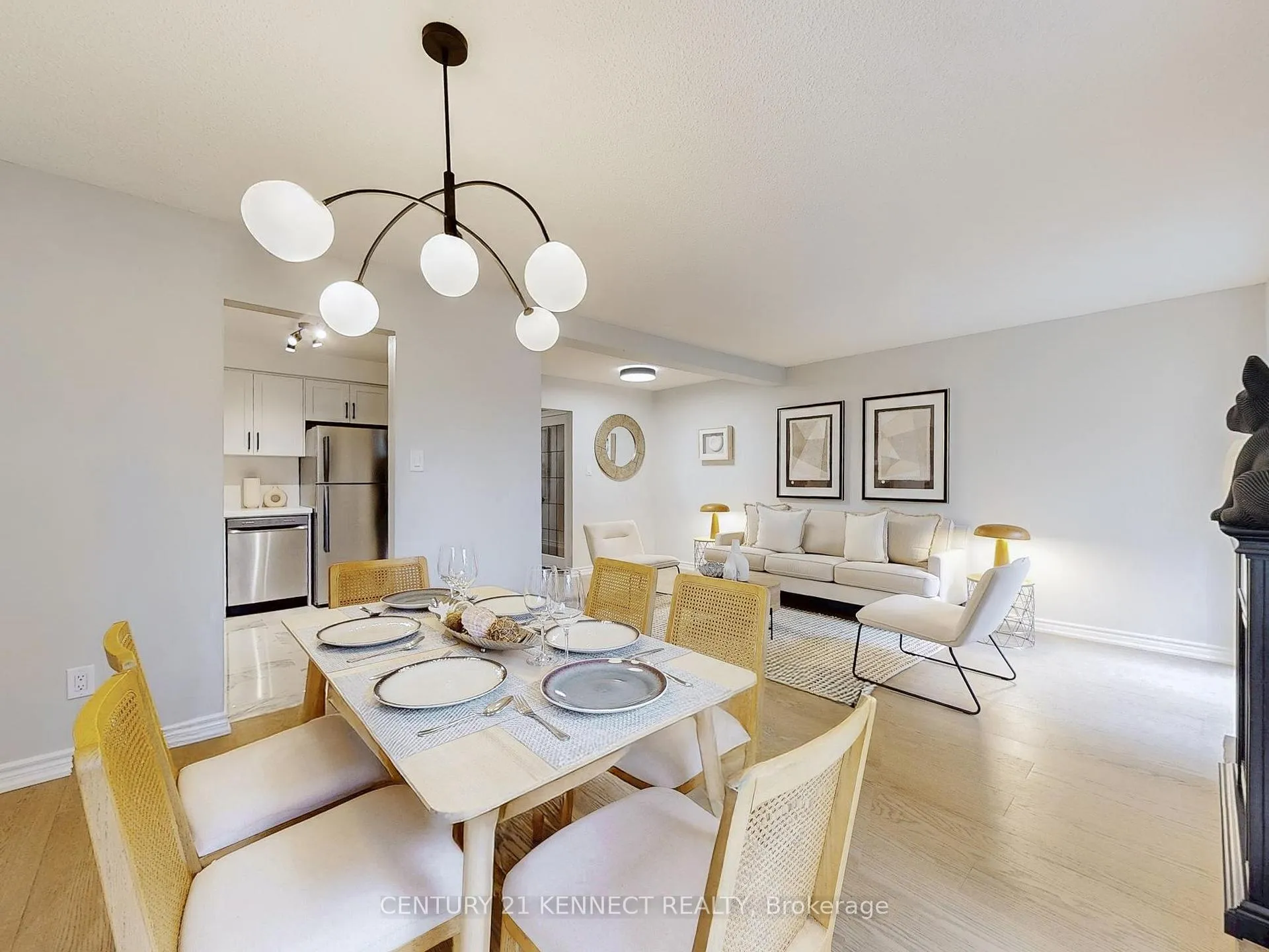 Photo 5 of Unit 8, 105 Carlton Road, Markham, Unionville — HOMEH