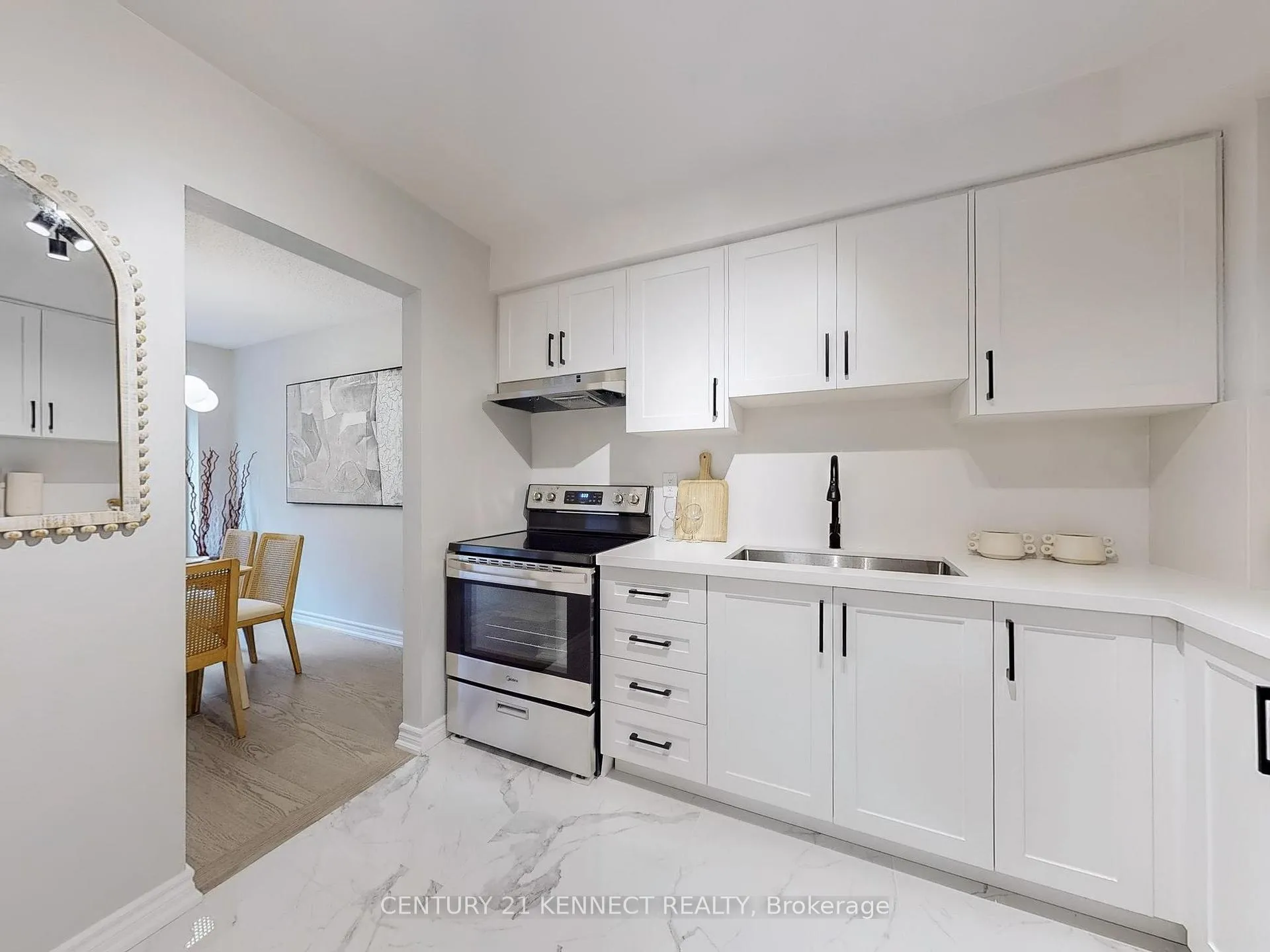 Photo 6 of Unit 8, 105 Carlton Road, Markham, Unionville — HOMEH