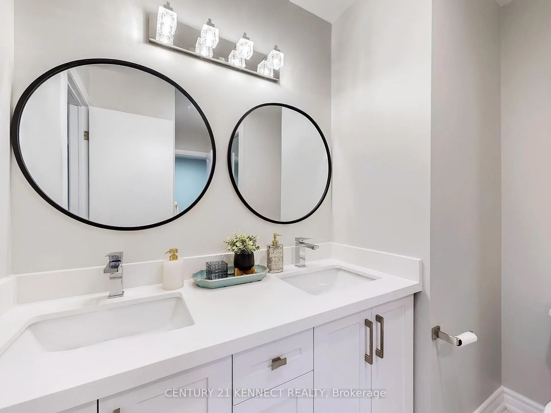 Photo 19 of Unit 8, 105 Carlton Road, Markham, Unionville — HOMEH