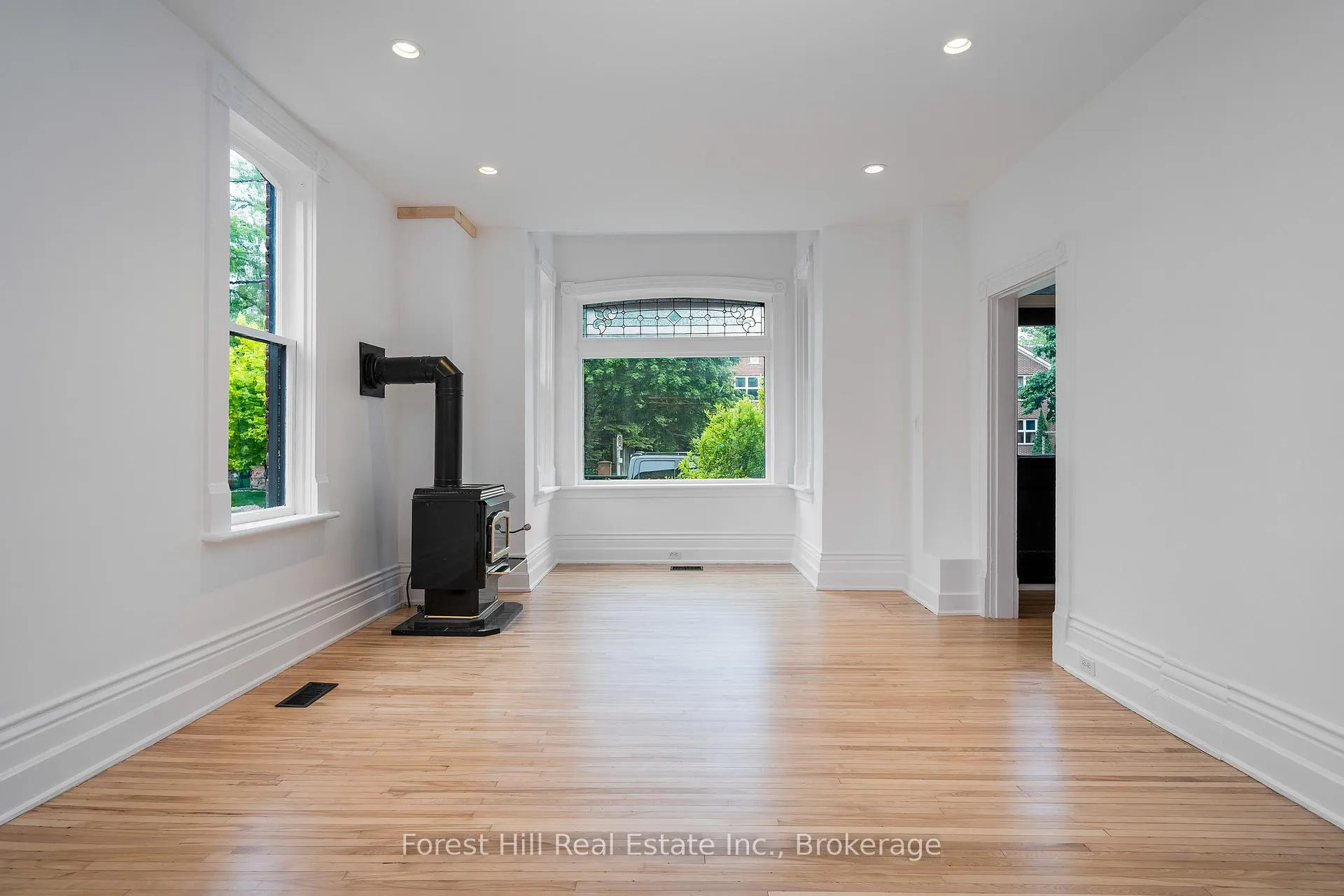 Photo 5 of 62 Bruce Street S, Blue Mountains — HOMEH