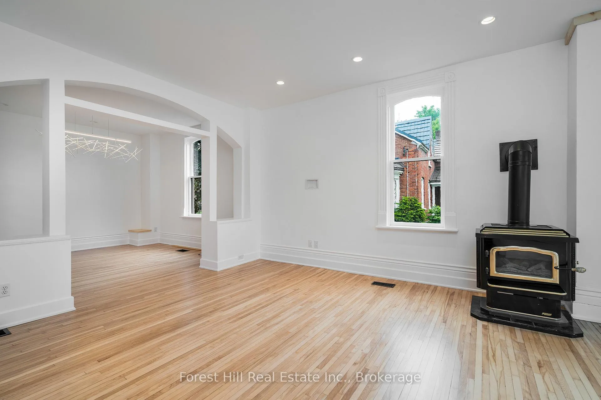 Photo 8 of 62 Bruce Street S, Blue Mountains — HOMEH