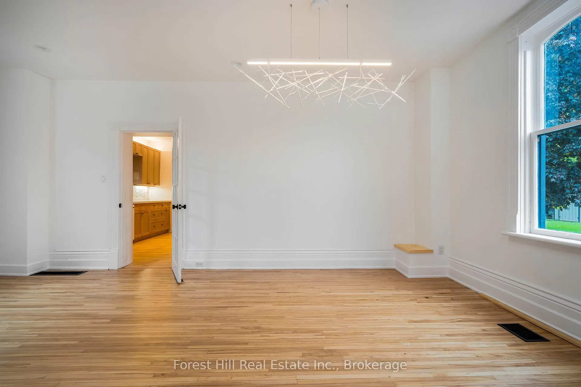 Photo 11 of 62 Bruce Street S, Blue Mountains — HOMEH