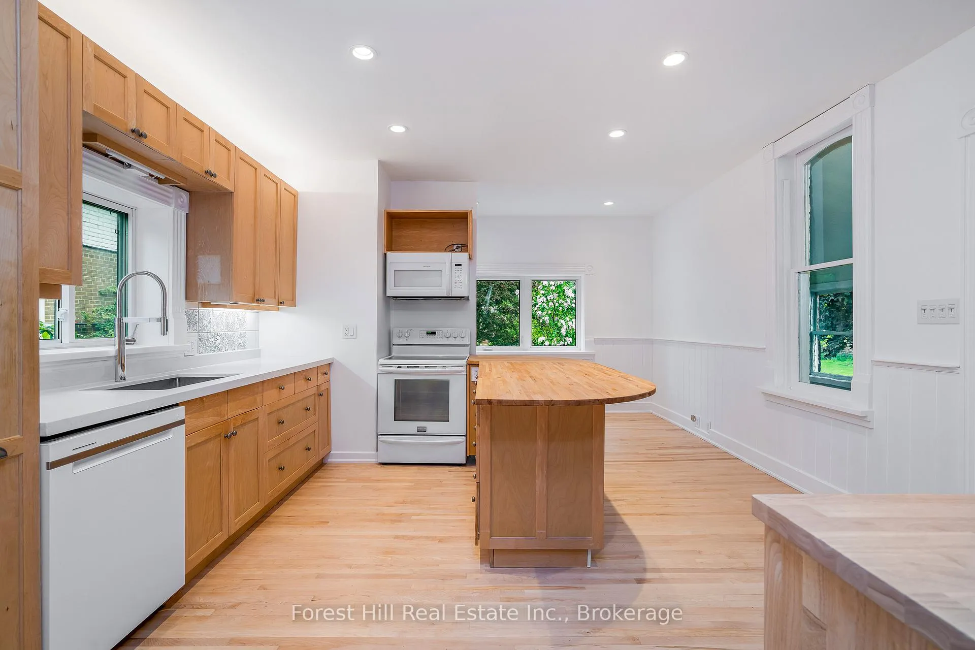 Photo 14 of 62 Bruce Street S, Blue Mountains — HOMEH
