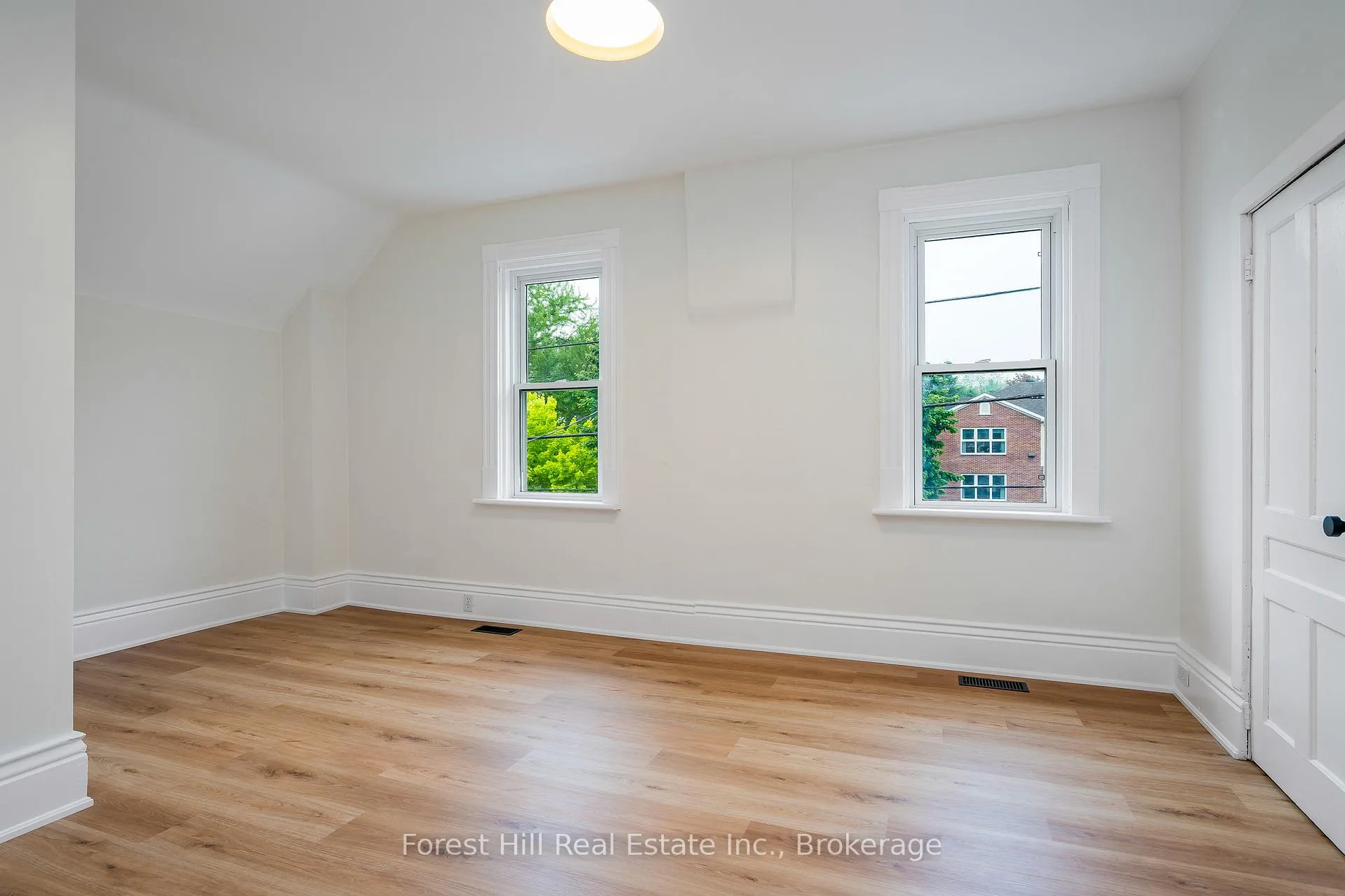 Photo 20 of 62 Bruce Street S, Blue Mountains — HOMEH