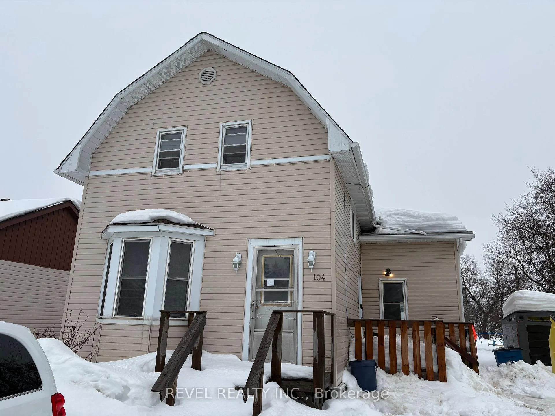 Photo 1 of 104 Fourteenth Avenue, Cochrane — HOMEH