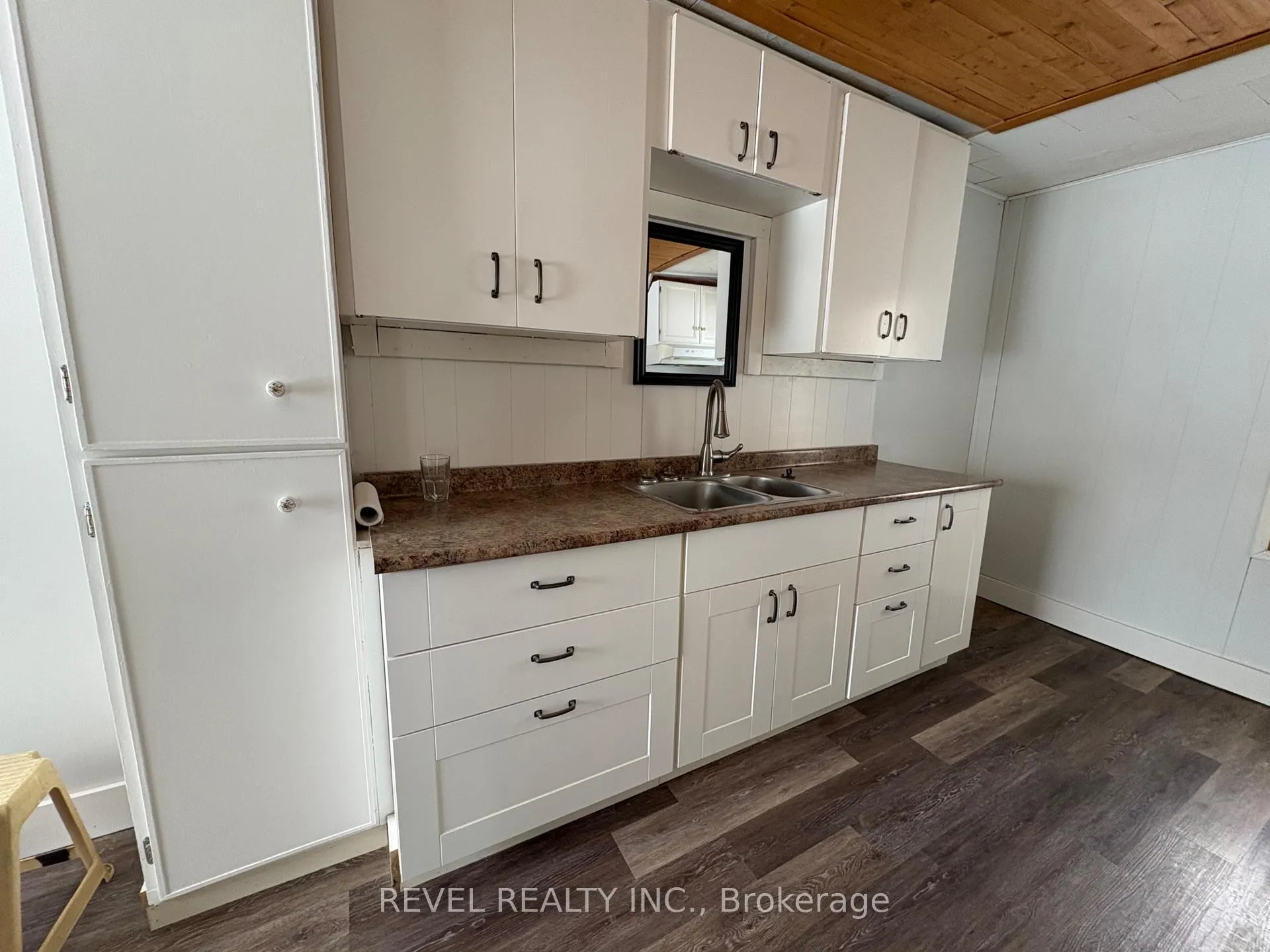 Photo 6 of 104 Fourteenth Avenue, Cochrane — HOMEH
