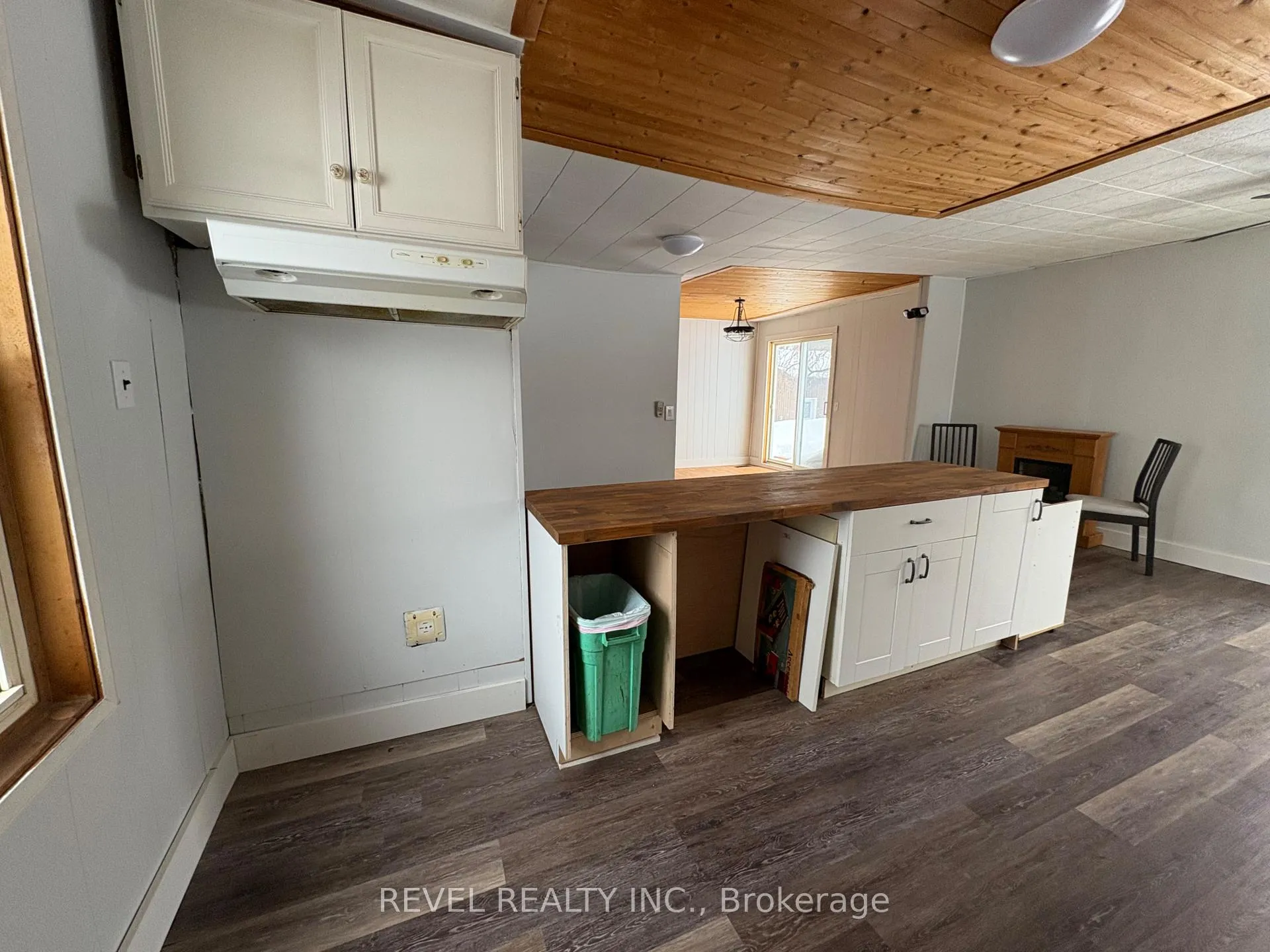 Photo 7 of 104 Fourteenth Avenue, Cochrane — HOMEH