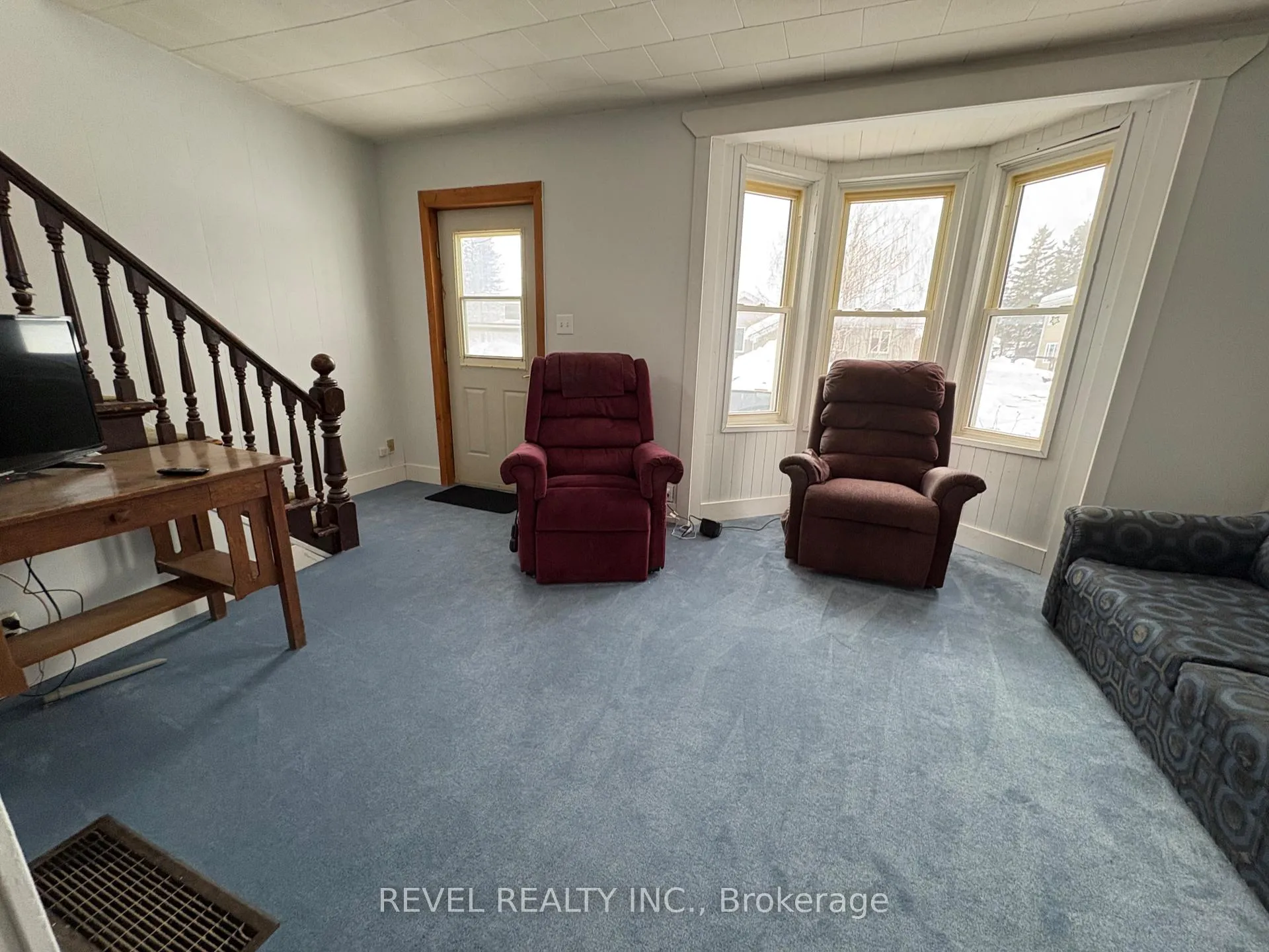 Photo 14 of 104 Fourteenth Avenue, Cochrane — HOMEH