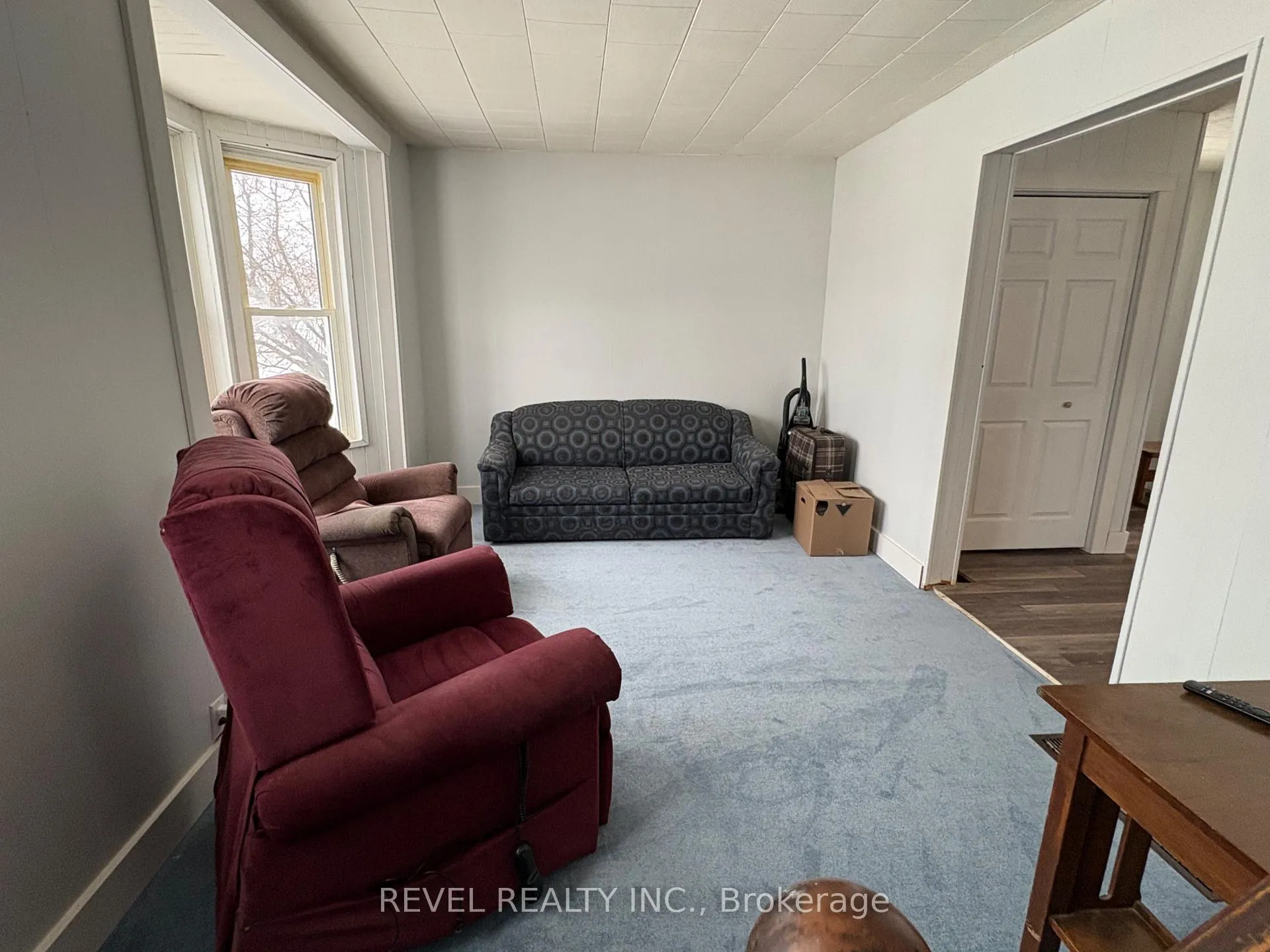 Photo 15 of 104 Fourteenth Avenue, Cochrane — HOMEH