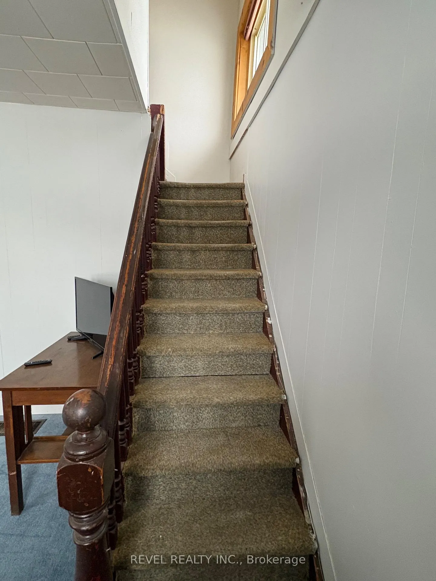 Photo 16 of 104 Fourteenth Avenue, Cochrane — HOMEH