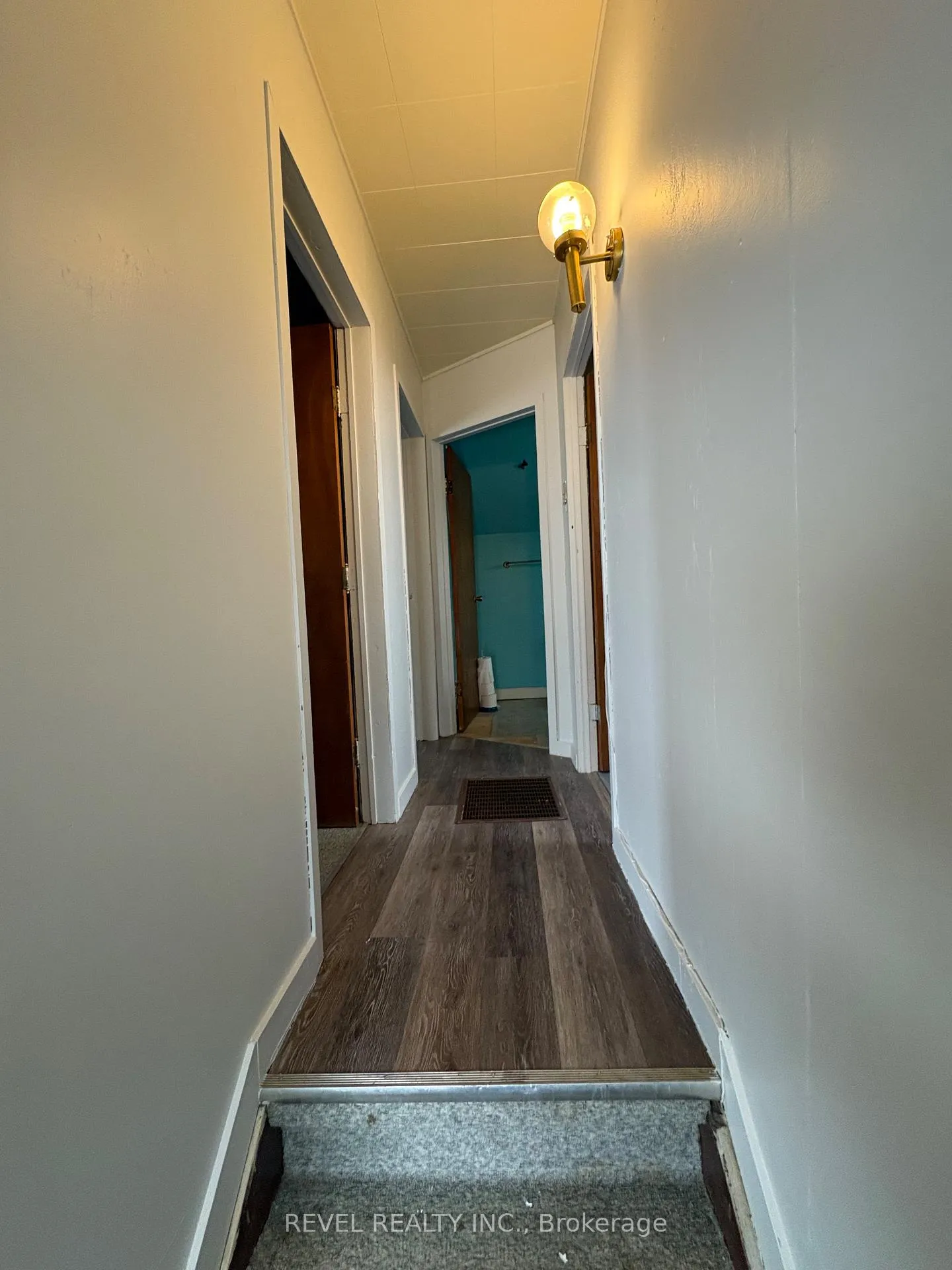 Photo 17 of 104 Fourteenth Avenue, Cochrane — HOMEH
