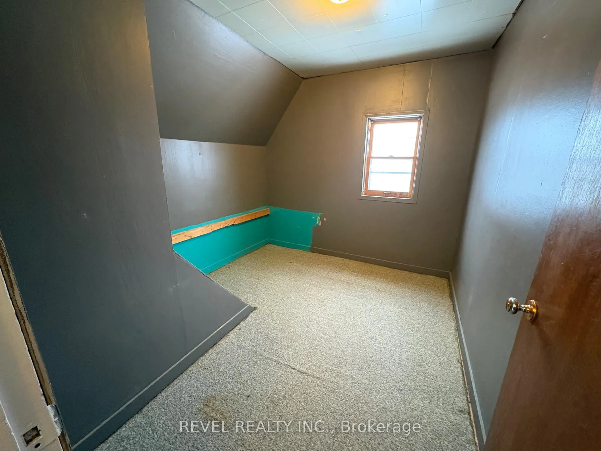 Photo 18 of 104 Fourteenth Avenue, Cochrane — HOMEH