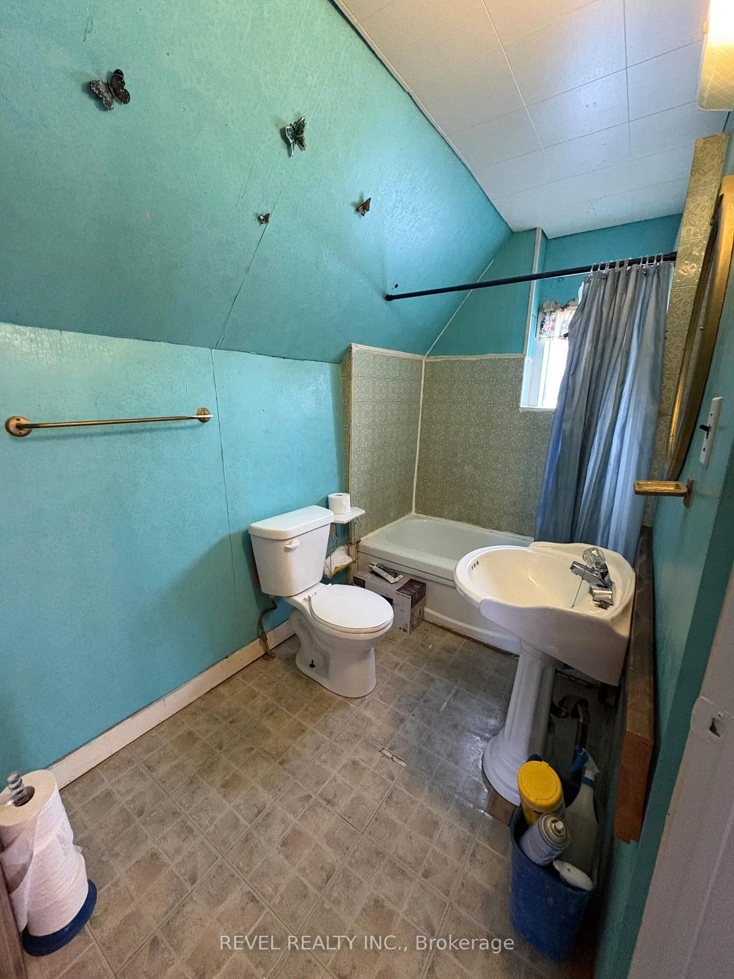 Photo 21 of 104 Fourteenth Avenue, Cochrane — HOMEH