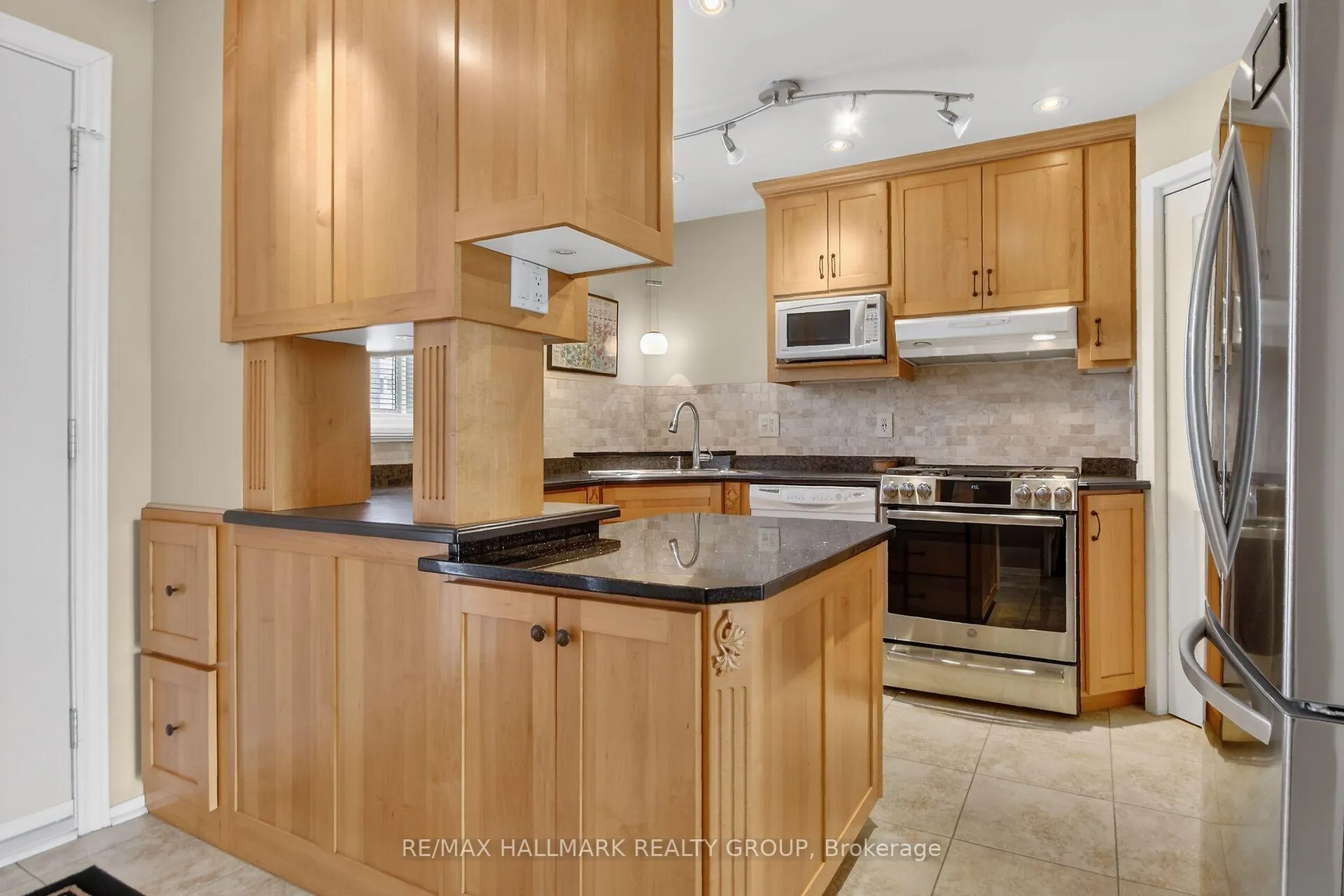 Photo 6 of 1722 Rodin Way, Ottawa, Chateauneuf — HOMEH