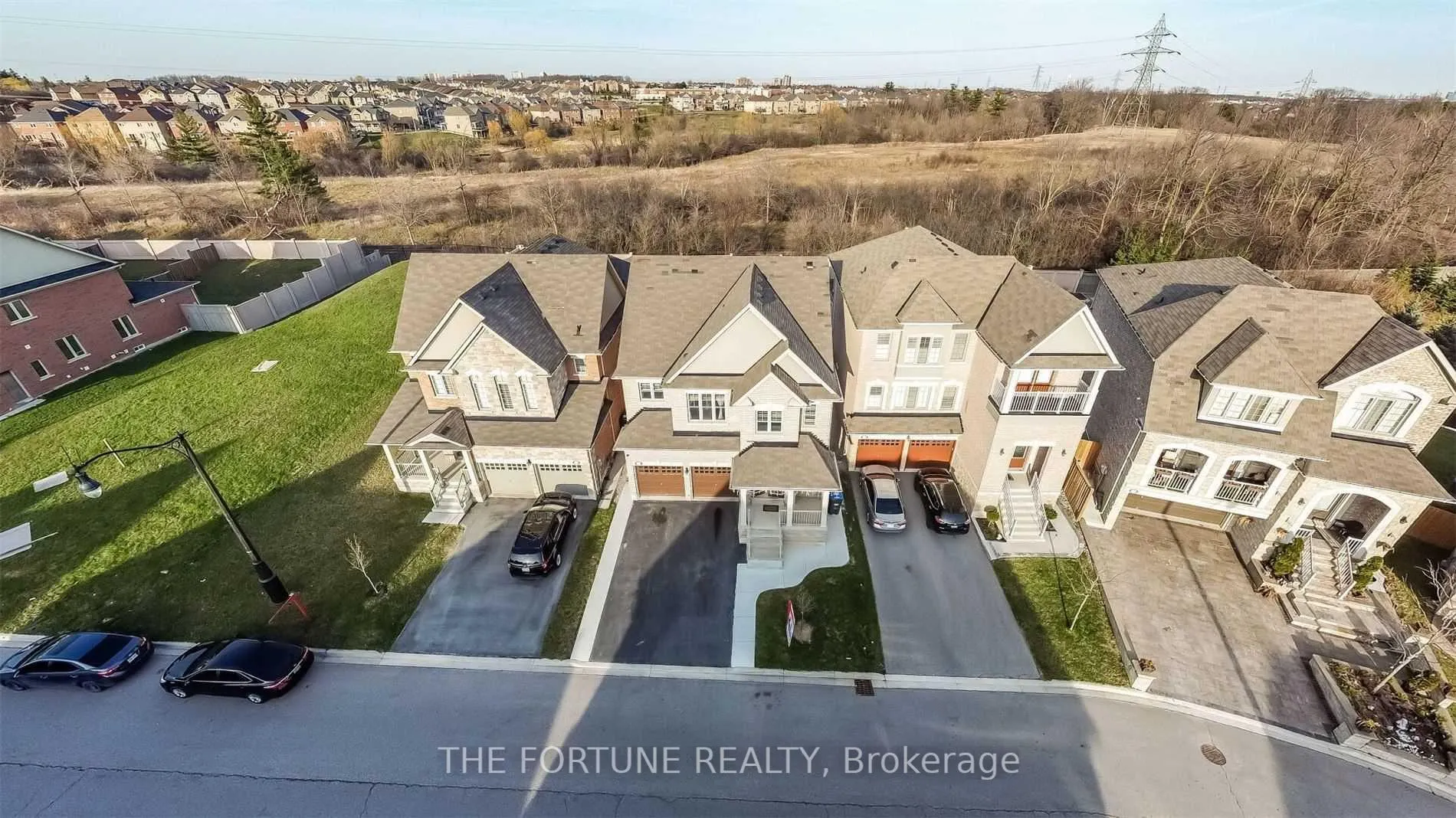 Photo 2 of 118 Leadership Drive, Brampton, Credit Valley — HOMEH
