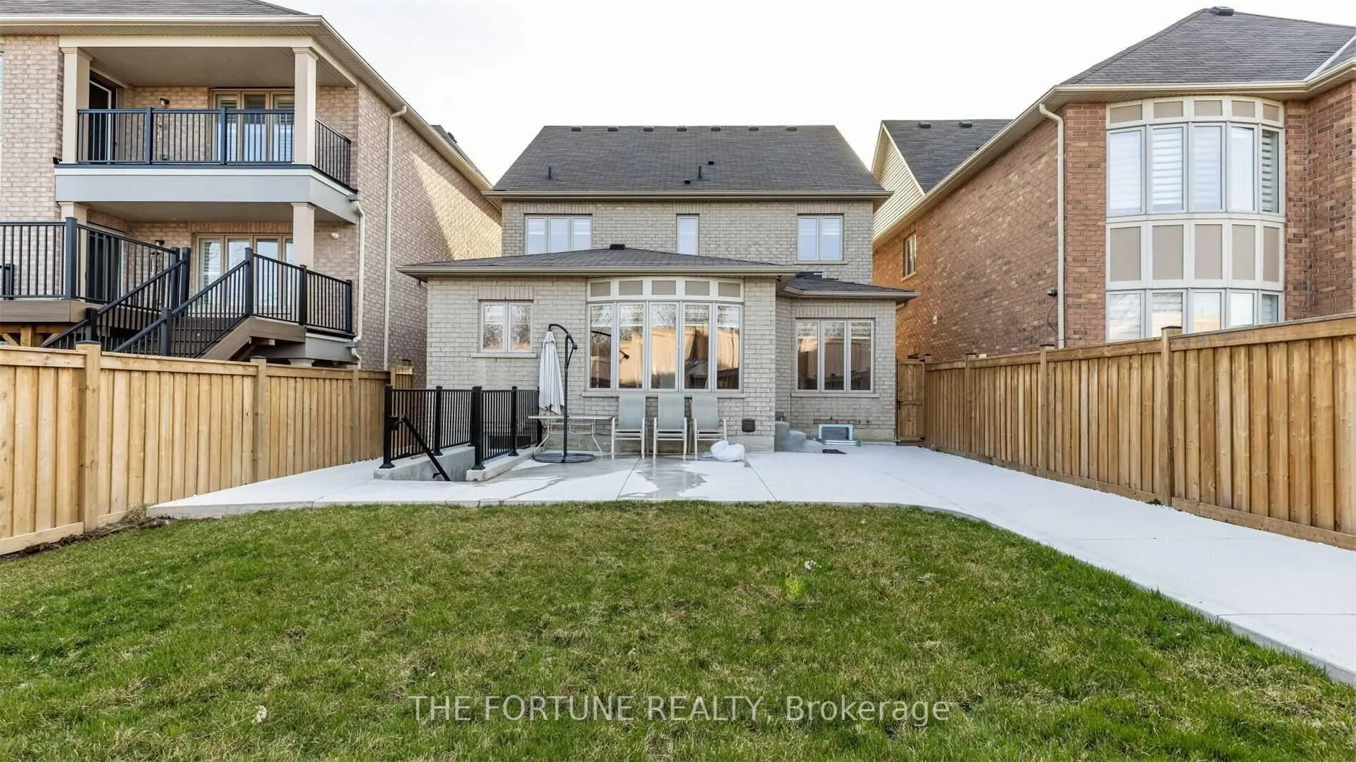 Photo 3 of 118 Leadership Drive, Brampton, Credit Valley — HOMEH