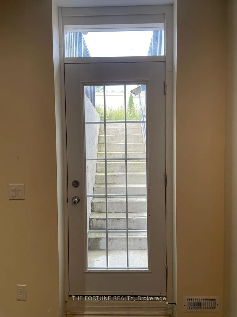 Photo 6 of 118 Leadership Drive, Brampton, Credit Valley — HOMEH