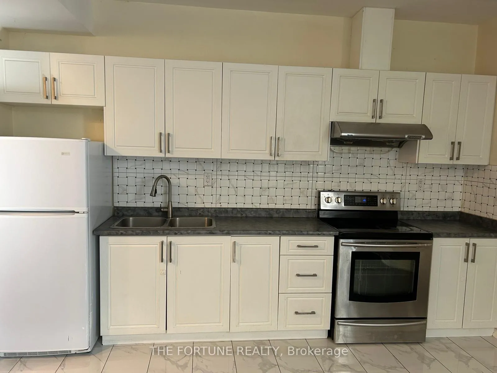 Photo 10 of 118 Leadership Drive, Brampton, Credit Valley — HOMEH