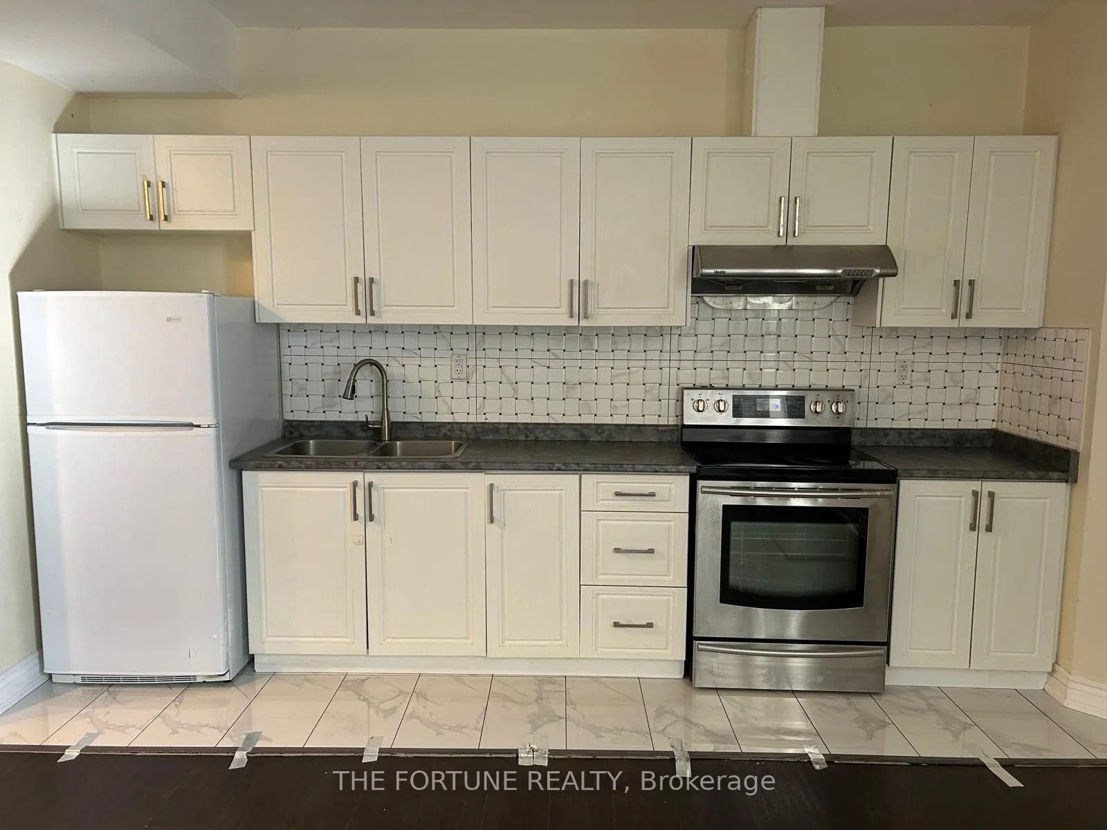 Photo 11 of 118 Leadership Drive, Brampton, Credit Valley — HOMEH