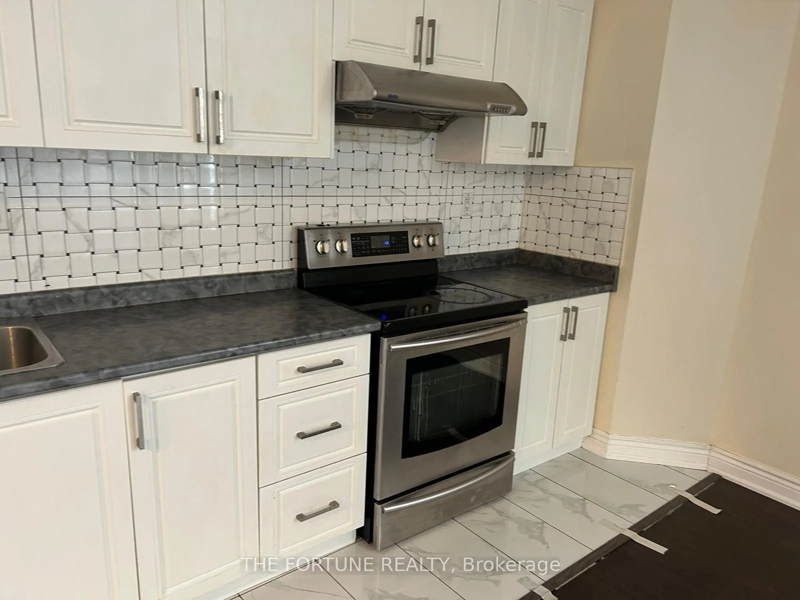 Photo 12 of 118 Leadership Drive, Brampton, Credit Valley — HOMEH