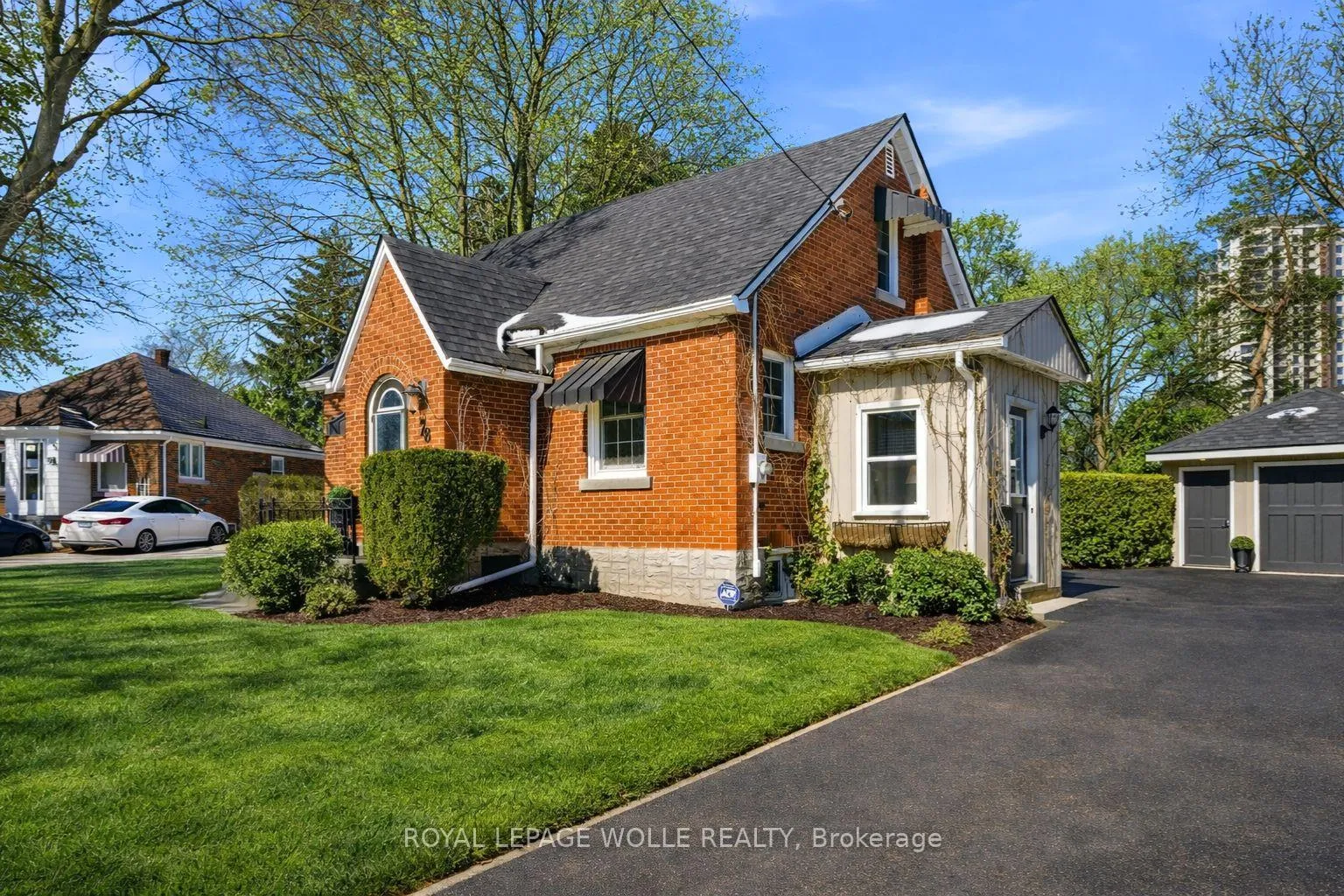 Photo 3 of 78 Stirling Avenue S, Waterloo — HOMEH