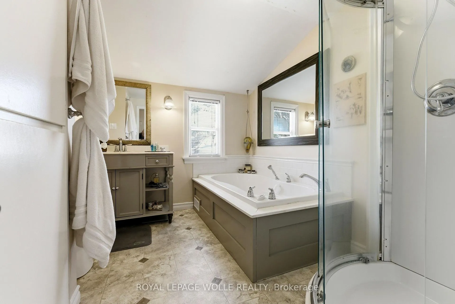 Photo 20 of 78 Stirling Avenue S, Waterloo — HOMEH