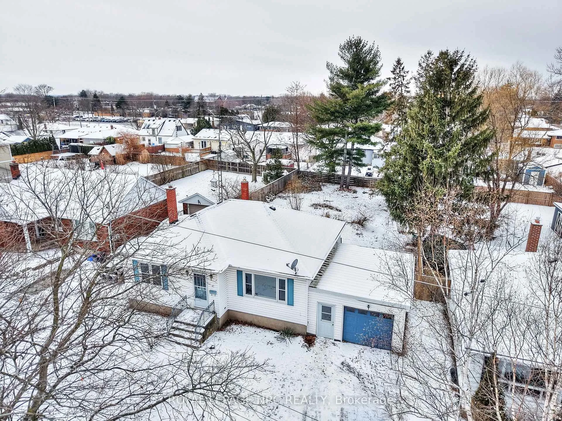 Photo 2 of 17 Lora Street, St. Catharines, Vine/Linwell — HOMEH