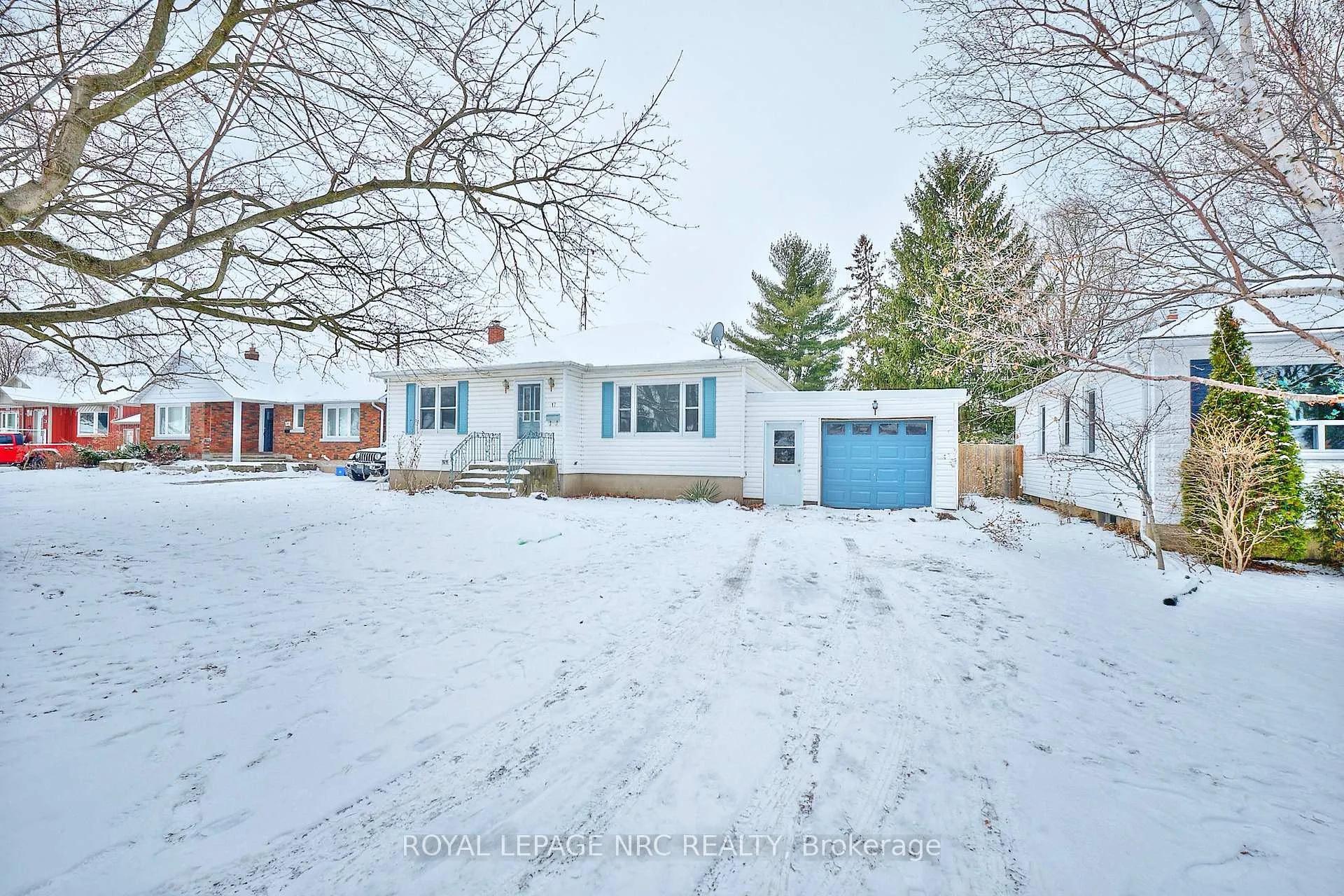 Photo 3 of 17 Lora Street, St. Catharines, Vine/Linwell — HOMEH