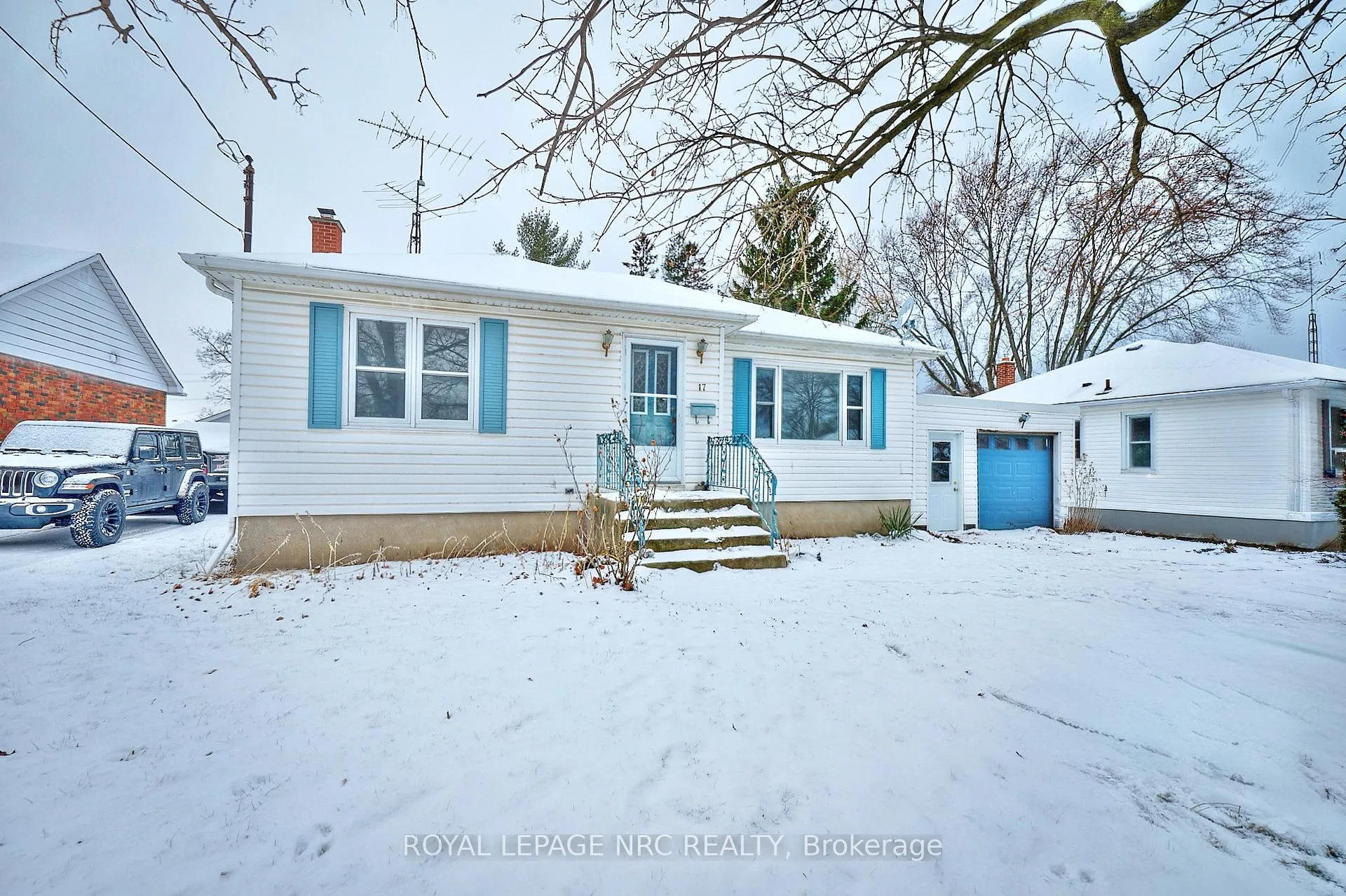 Photo 5 of 17 Lora Street, St. Catharines, Vine/Linwell — HOMEH