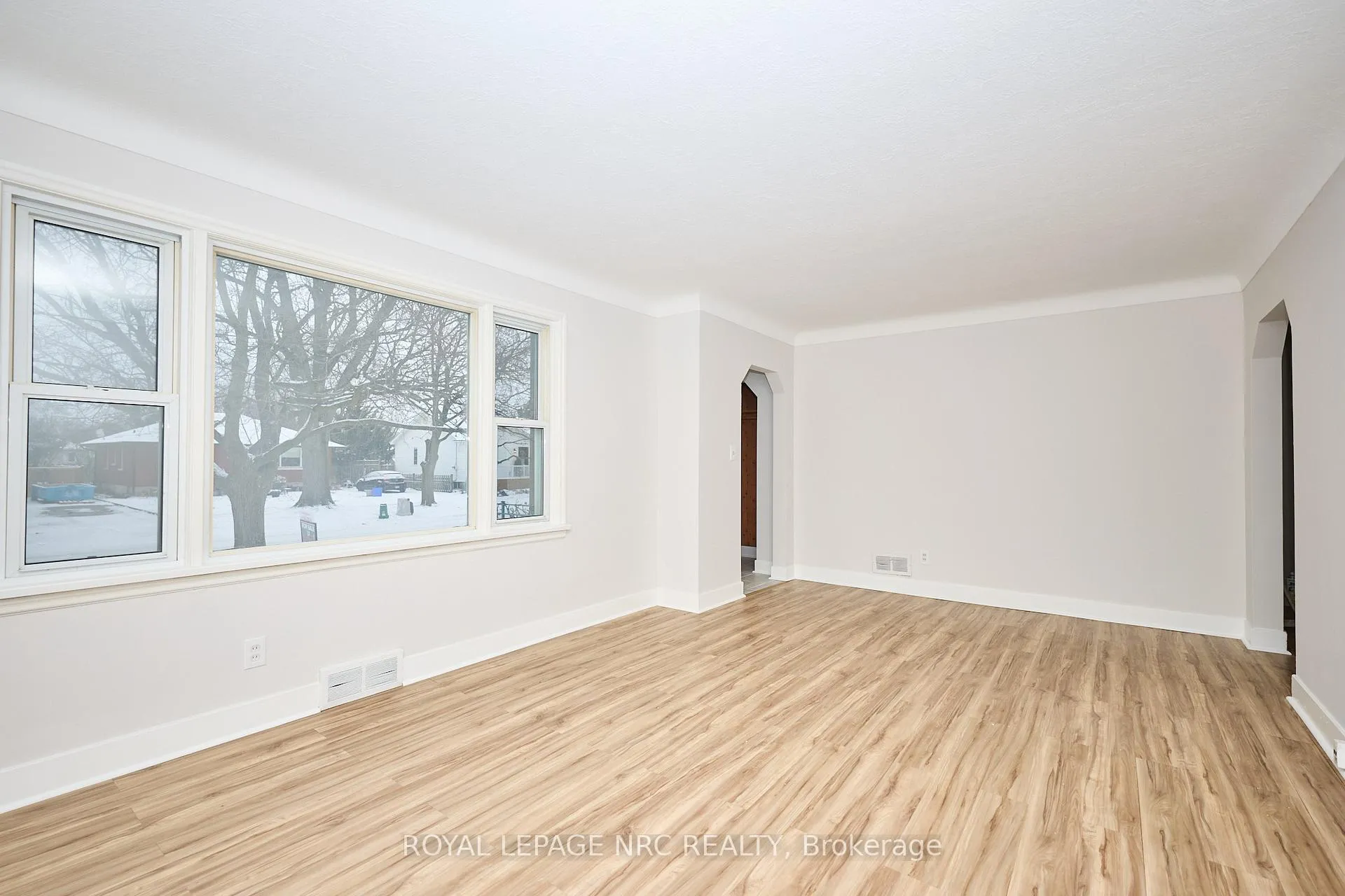 Photo 7 of 17 Lora Street, St. Catharines, Vine/Linwell — HOMEH
