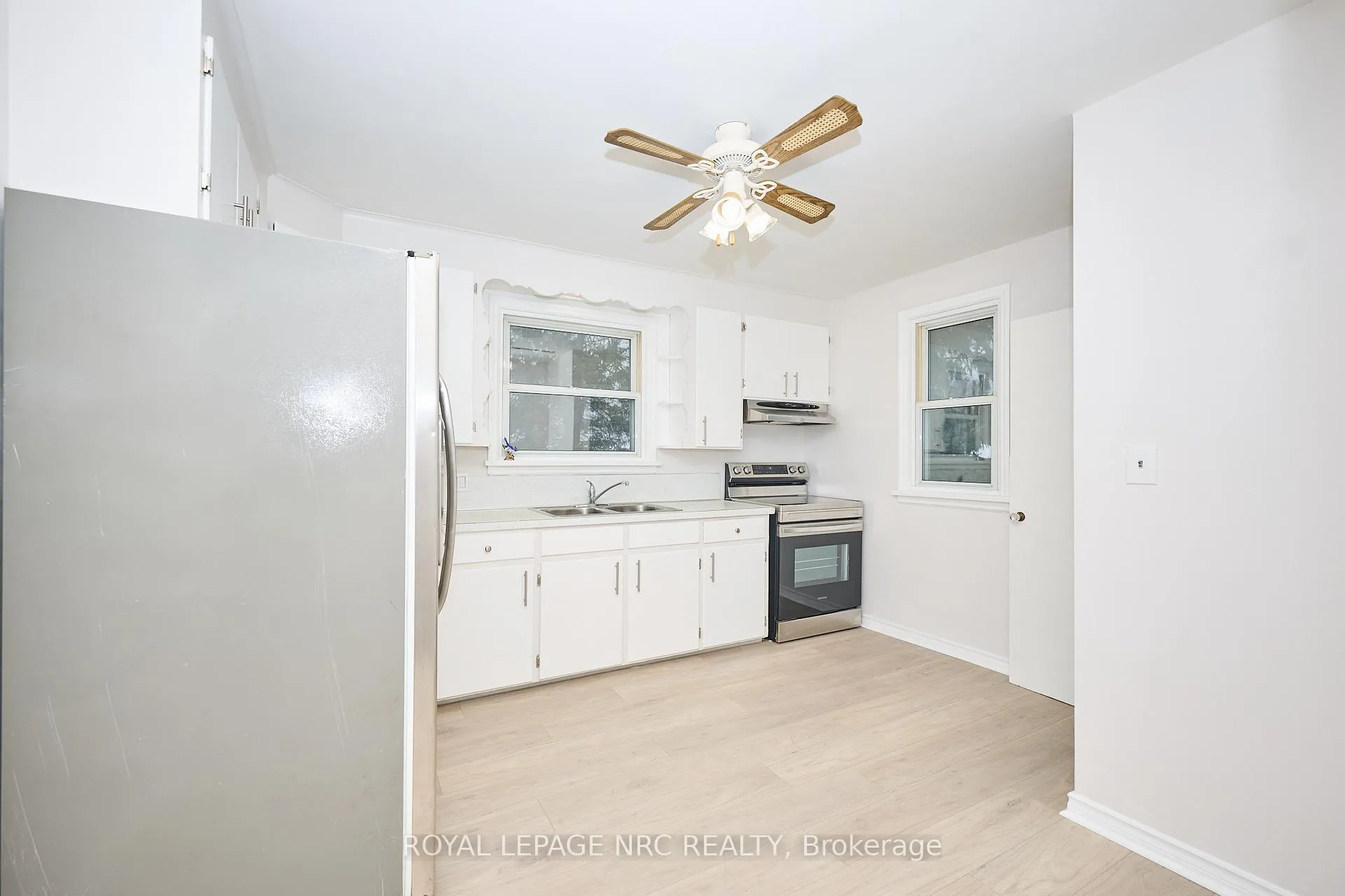 Photo 9 of 17 Lora Street, St. Catharines, Vine/Linwell — HOMEH