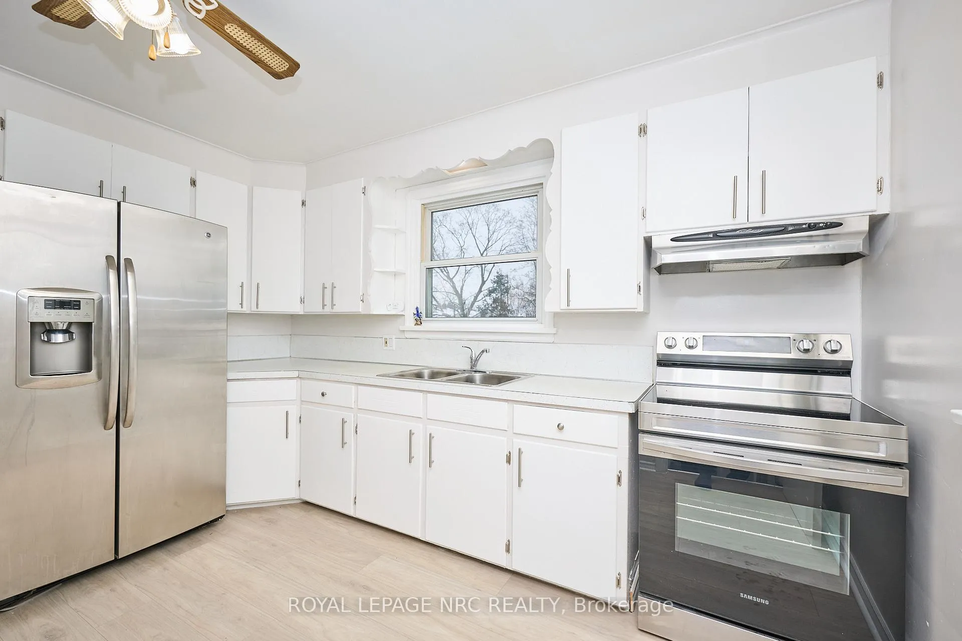 Photo 11 of 17 Lora Street, St. Catharines, Vine/Linwell — HOMEH