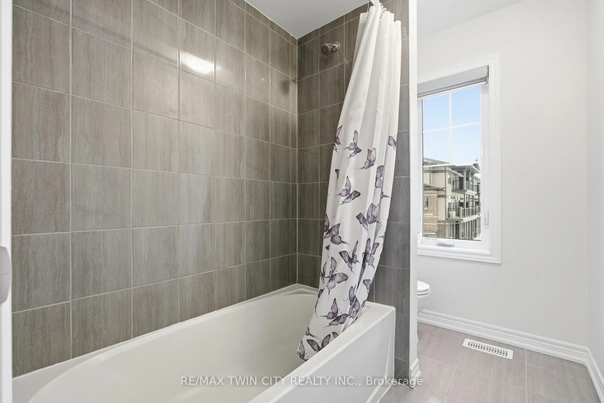 Photo 29 of 624 Beckview Crescent, Kitchener — HOMEH