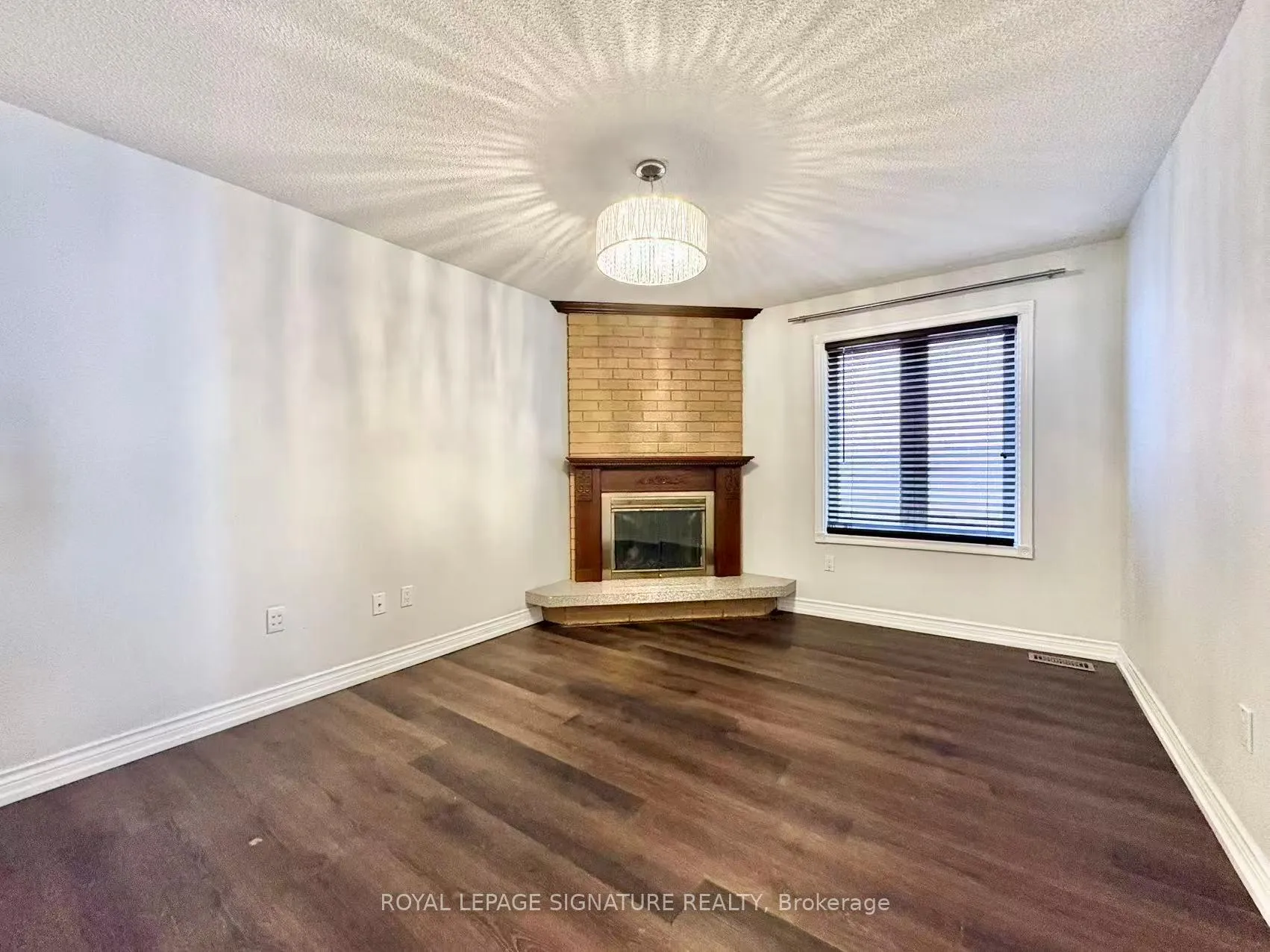 Photo 5 of 139 Campbell Avenue, Vaughan, Crestwood-Springfarm-Yorkhill — HOMEH