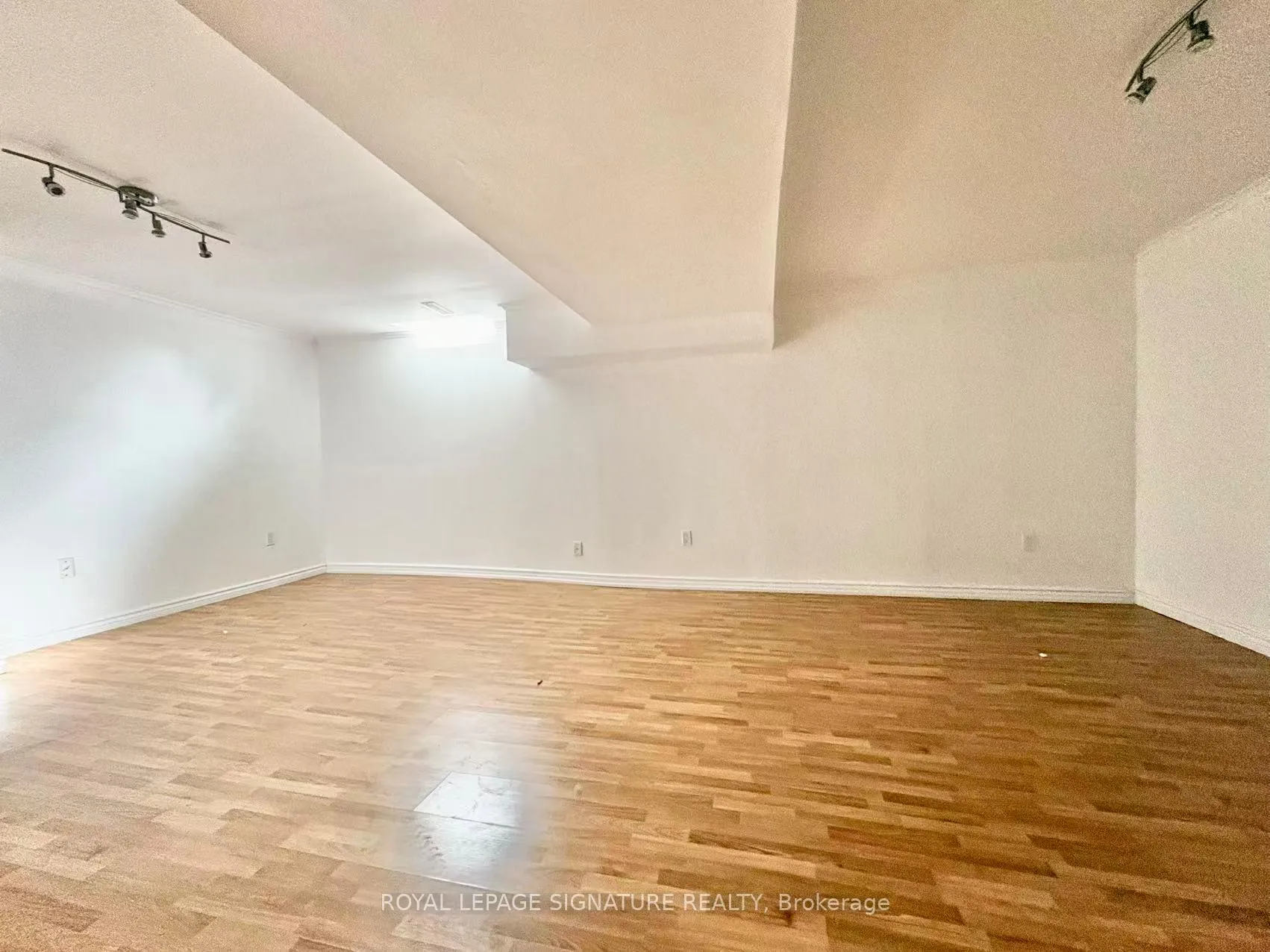Photo 13 of 139 Campbell Avenue, Vaughan, Crestwood-Springfarm-Yorkhill — HOMEH