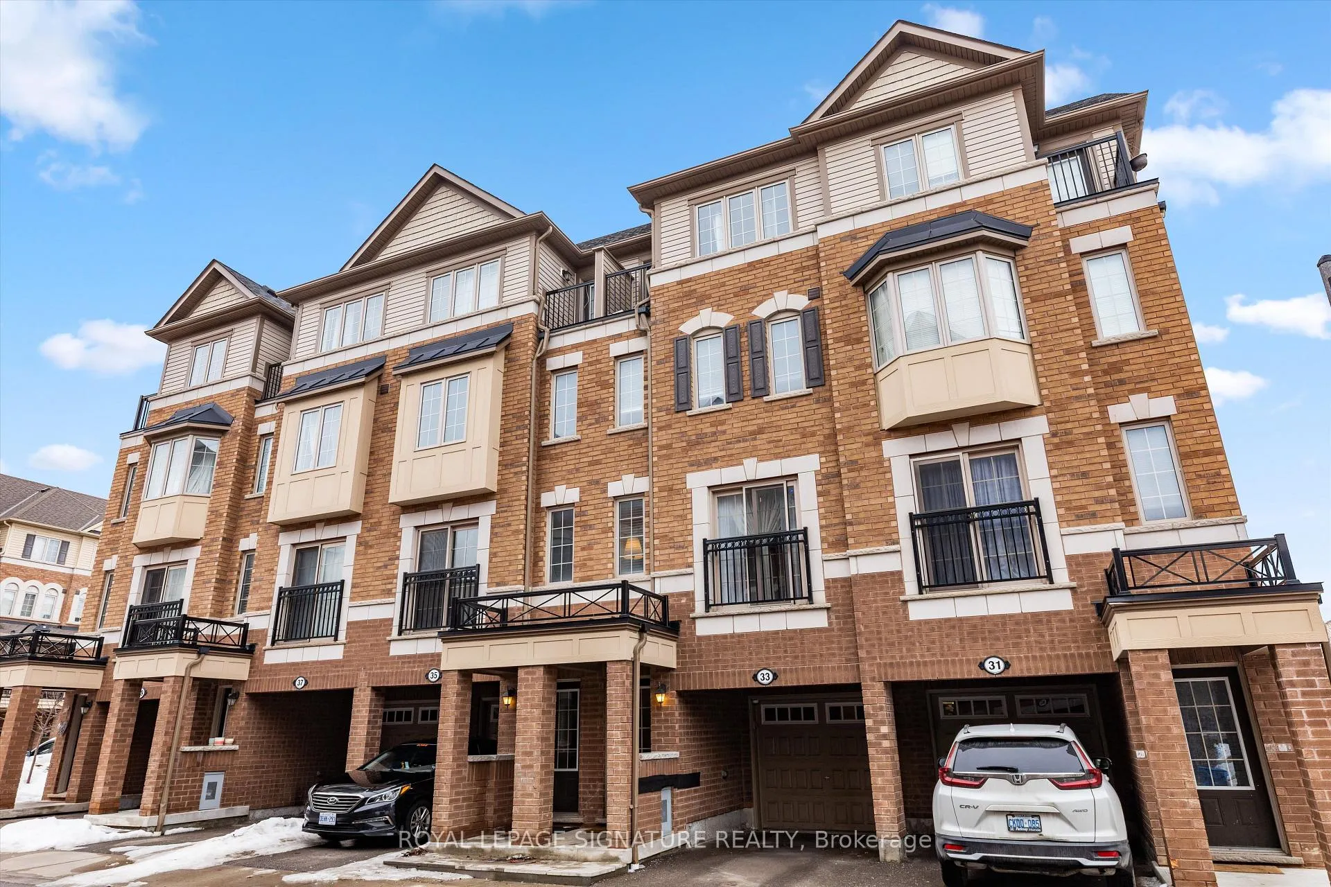Front of Unit 264, 33 Glenstal Path