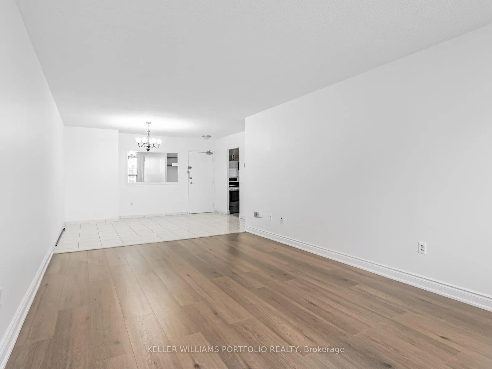 Photo 3 of Unit 2115, 390 Dixon Road, Etobicoke, Kingsview Village-The Westway — HOMEH