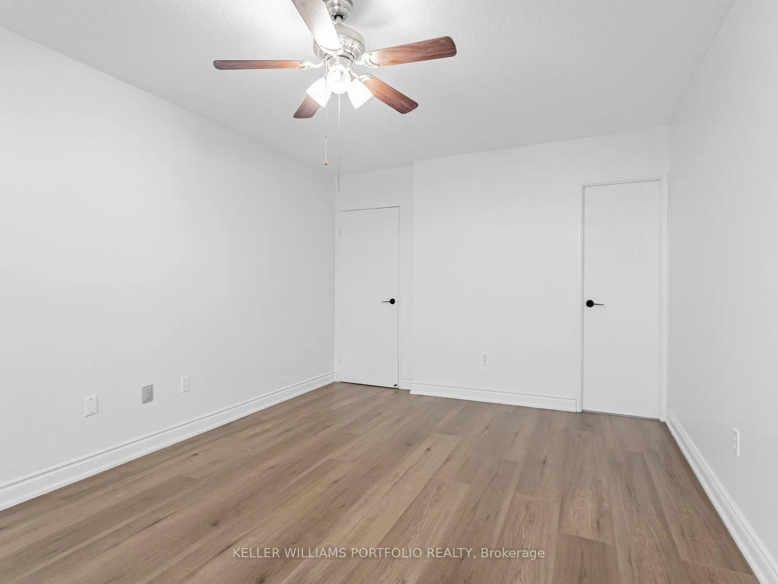 Photo 6 of Unit 2115, 390 Dixon Road, Etobicoke, Kingsview Village-The Westway — HOMEH