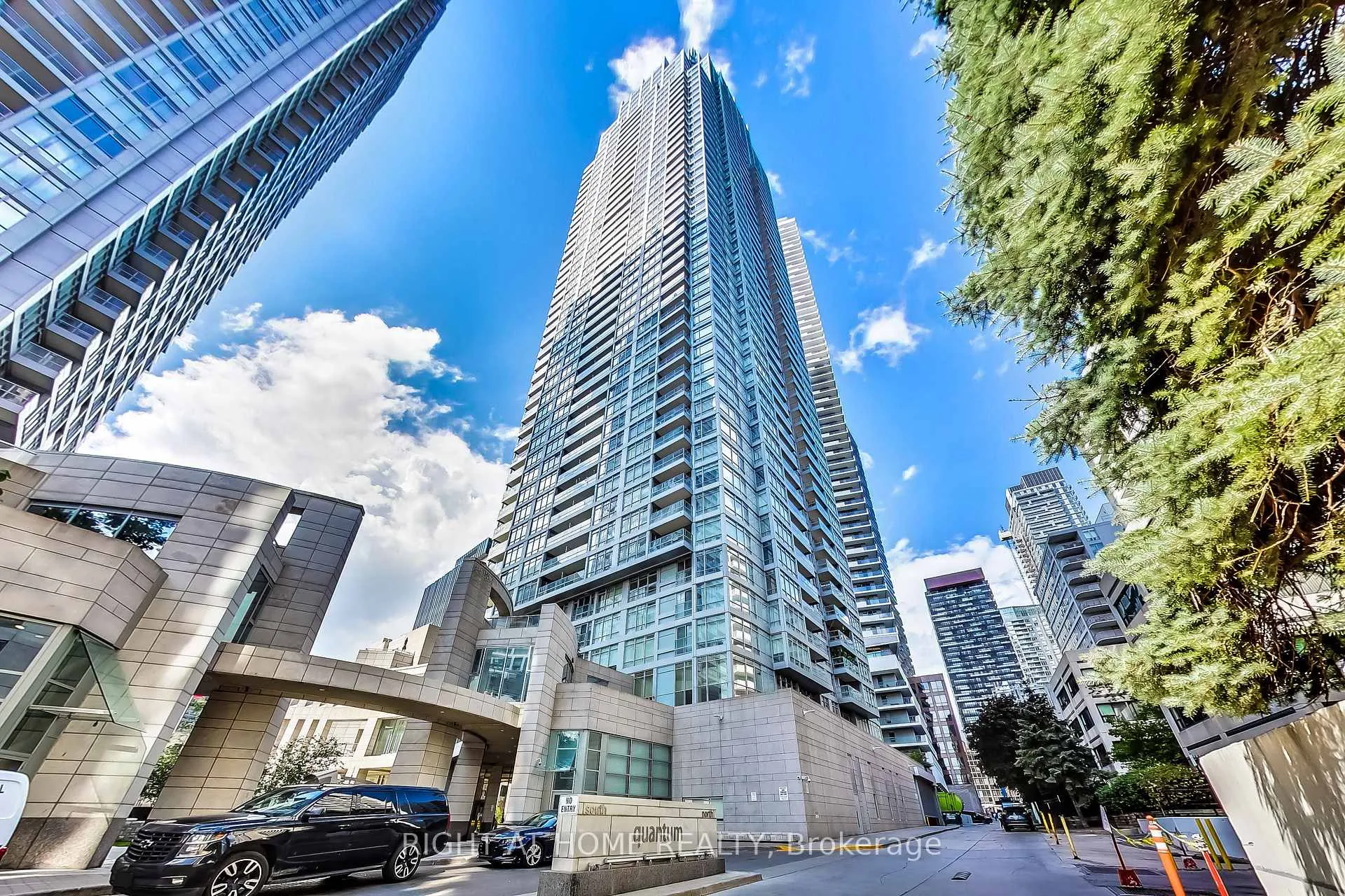 Front of Unit 4409, 2191 Yonge Street