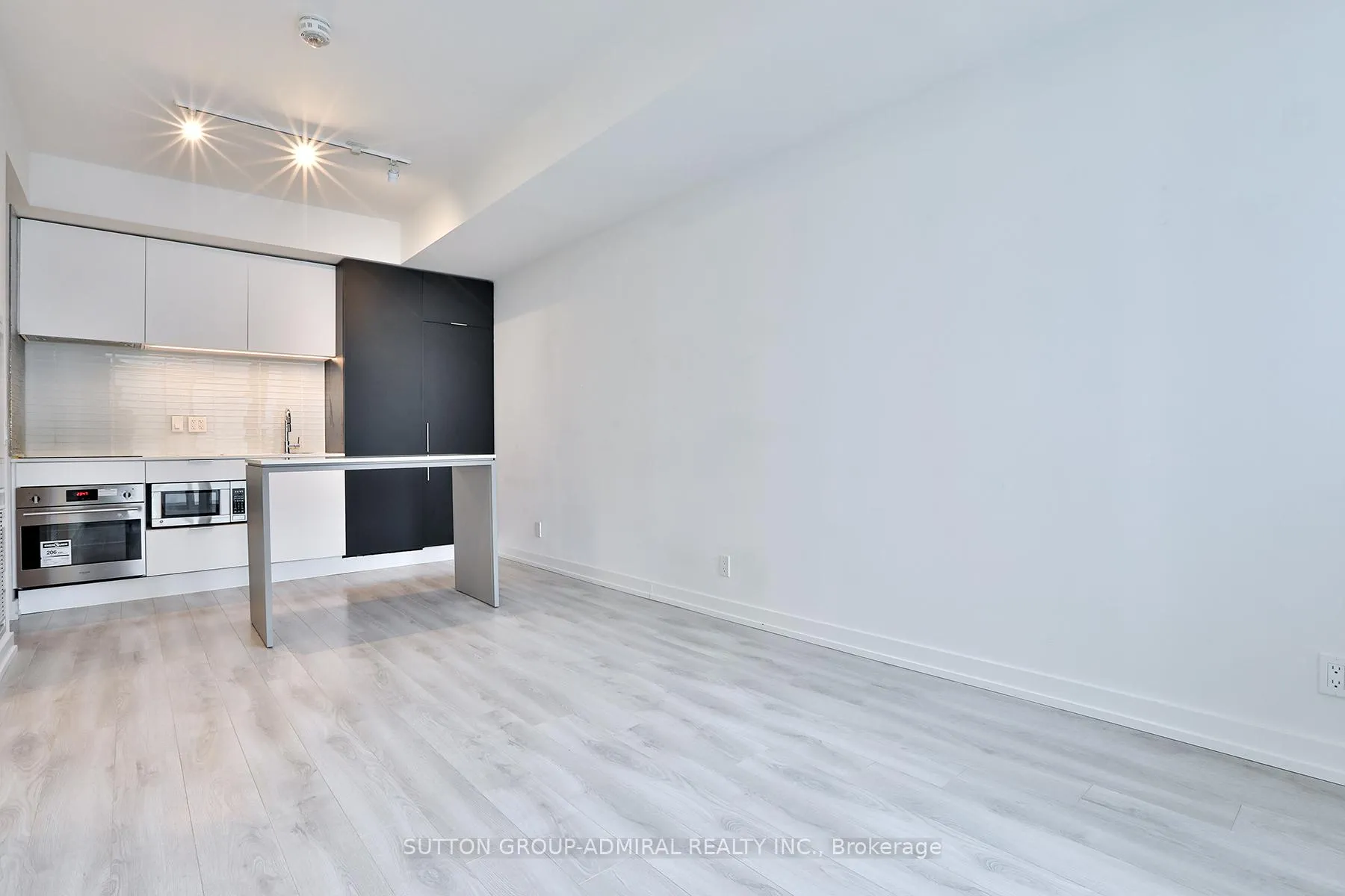 Photo 4 of Unit 911, 33 Helendale Avenue, Toronto, Yonge-Eglinton — HOMEH