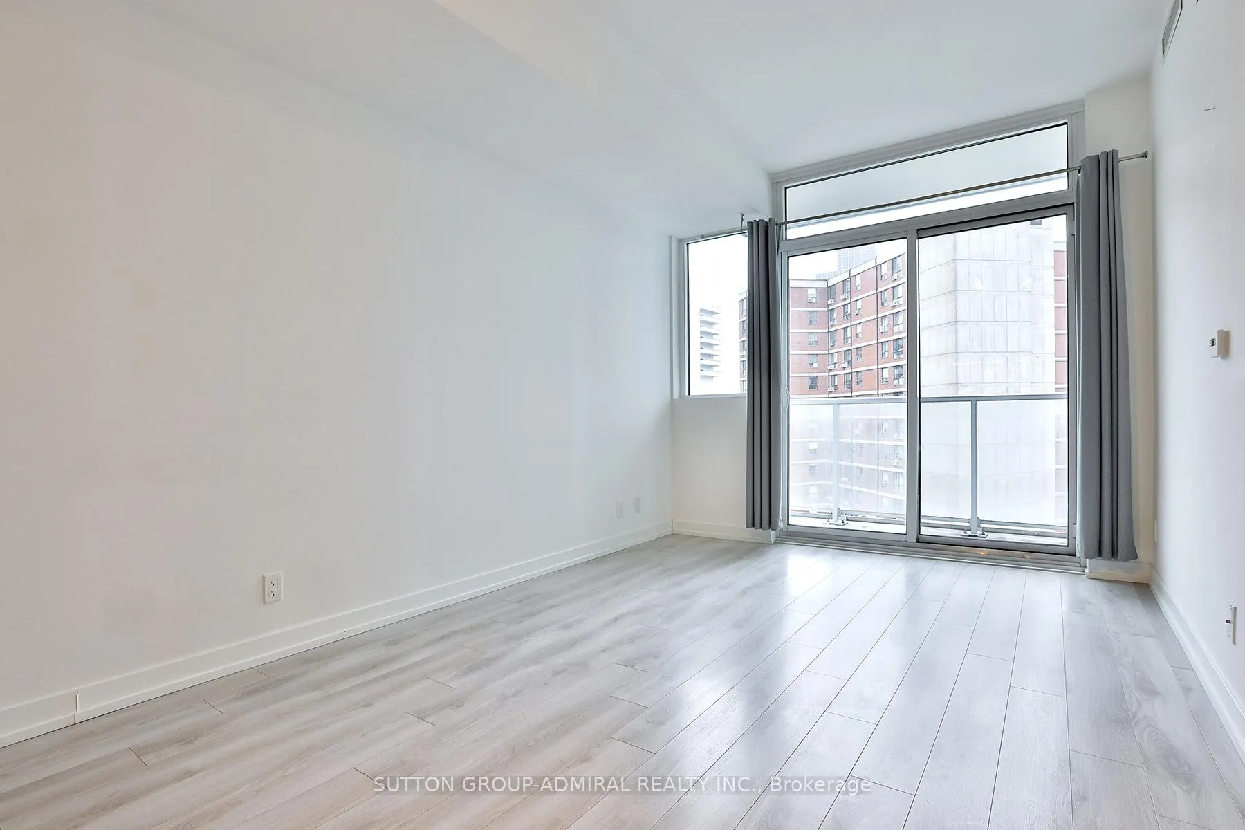 Photo 6 of Unit 911, 33 Helendale Avenue, Toronto, Yonge-Eglinton — HOMEH