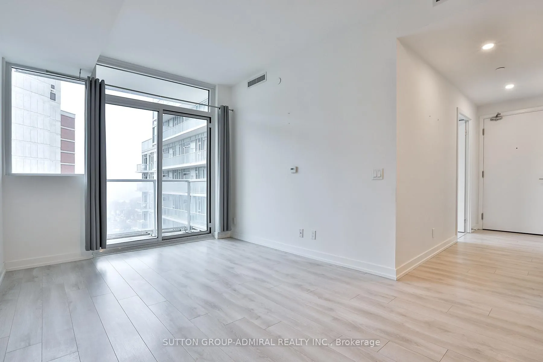 Photo 7 of Unit 911, 33 Helendale Avenue, Toronto, Yonge-Eglinton — HOMEH