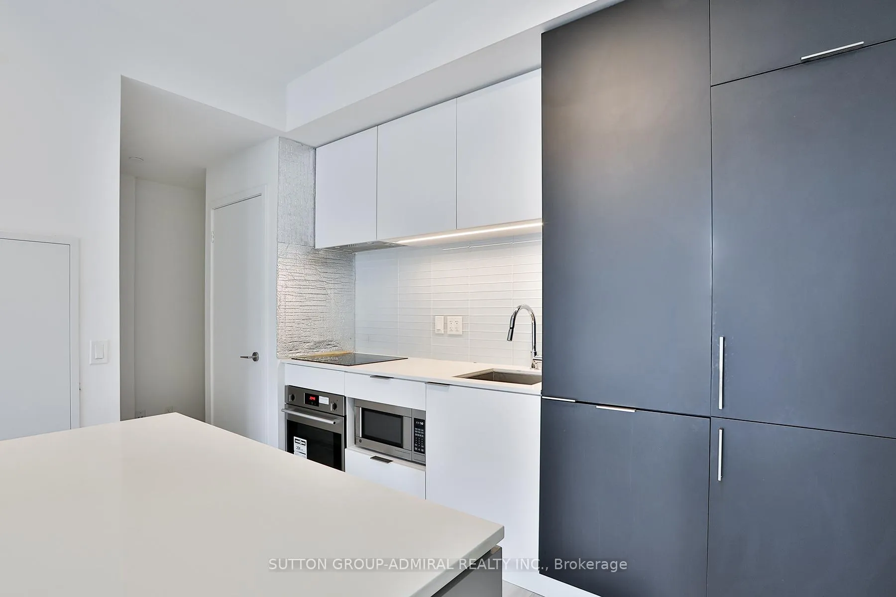 Photo 11 of Unit 911, 33 Helendale Avenue, Toronto, Yonge-Eglinton — HOMEH