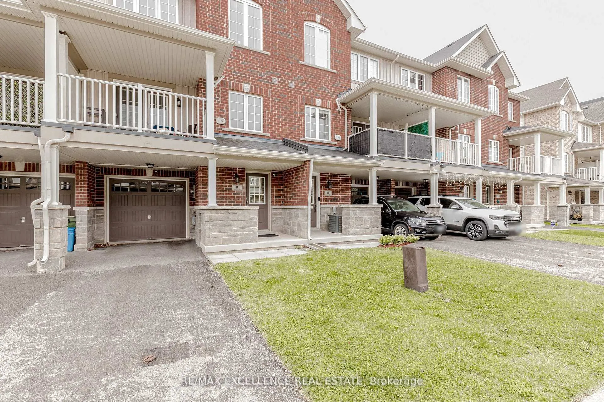 Photo 2 of 9 Hiscott Drive, Hamilton, Waterdown — HOMEH