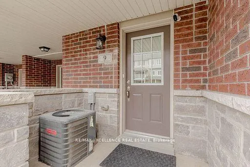 Photo 5 of 9 Hiscott Drive, Hamilton, Waterdown — HOMEH