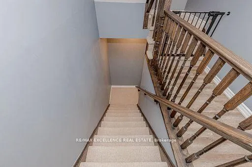 Photo 10 of 9 Hiscott Drive, Hamilton, Waterdown — HOMEH