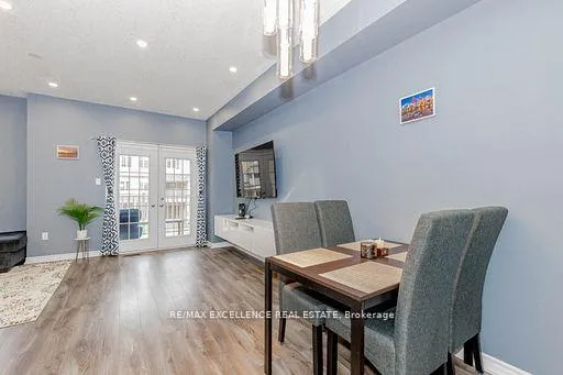 Photo 13 of 9 Hiscott Drive, Hamilton, Waterdown — HOMEH