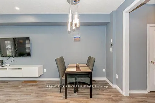 Photo 14 of 9 Hiscott Drive, Hamilton, Waterdown — HOMEH