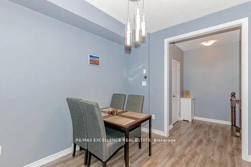 Photo 15 of 9 Hiscott Drive, Hamilton, Waterdown — HOMEH